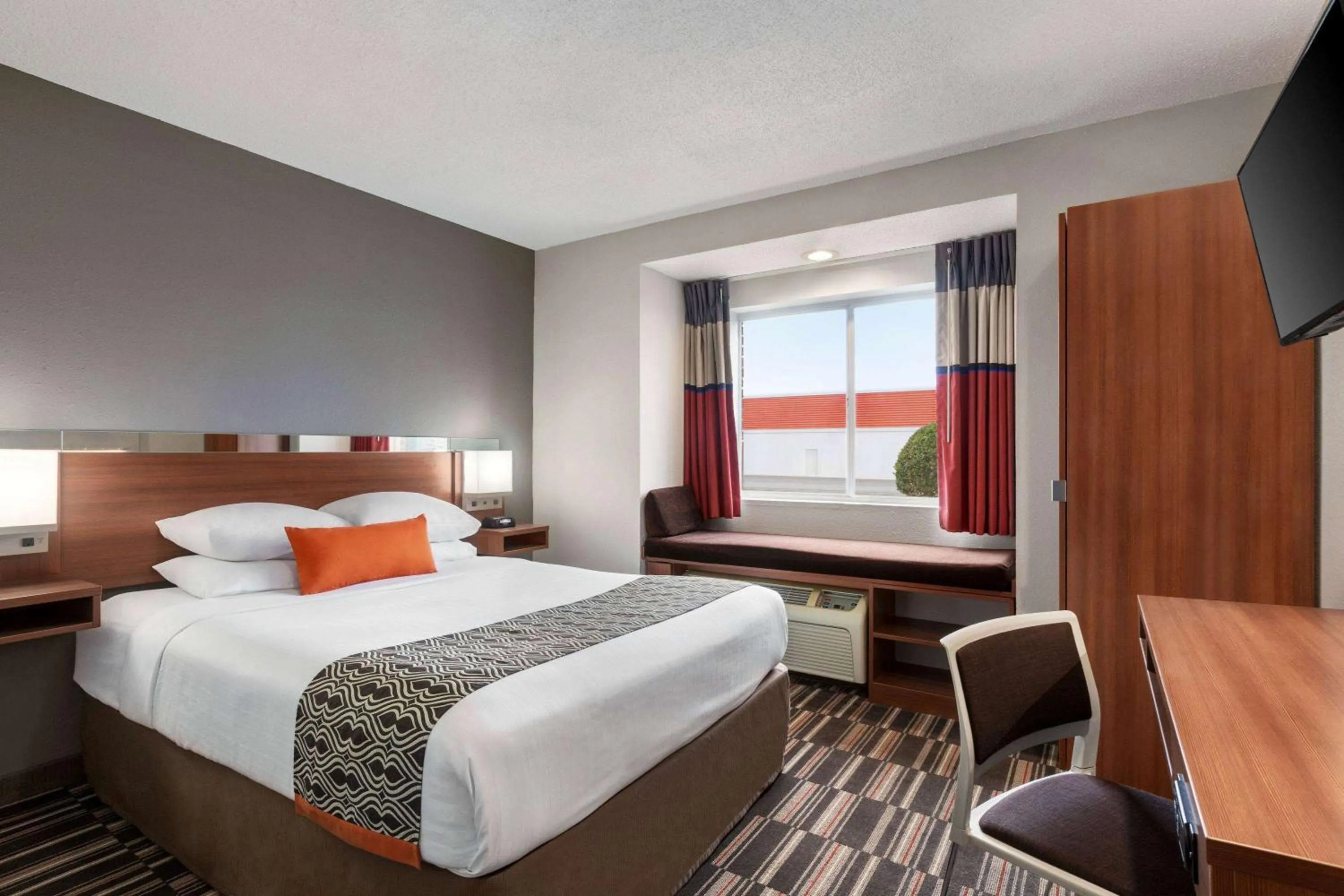 Photo of the whole room, Bed in Microtel Inn & Suites by Wyndham