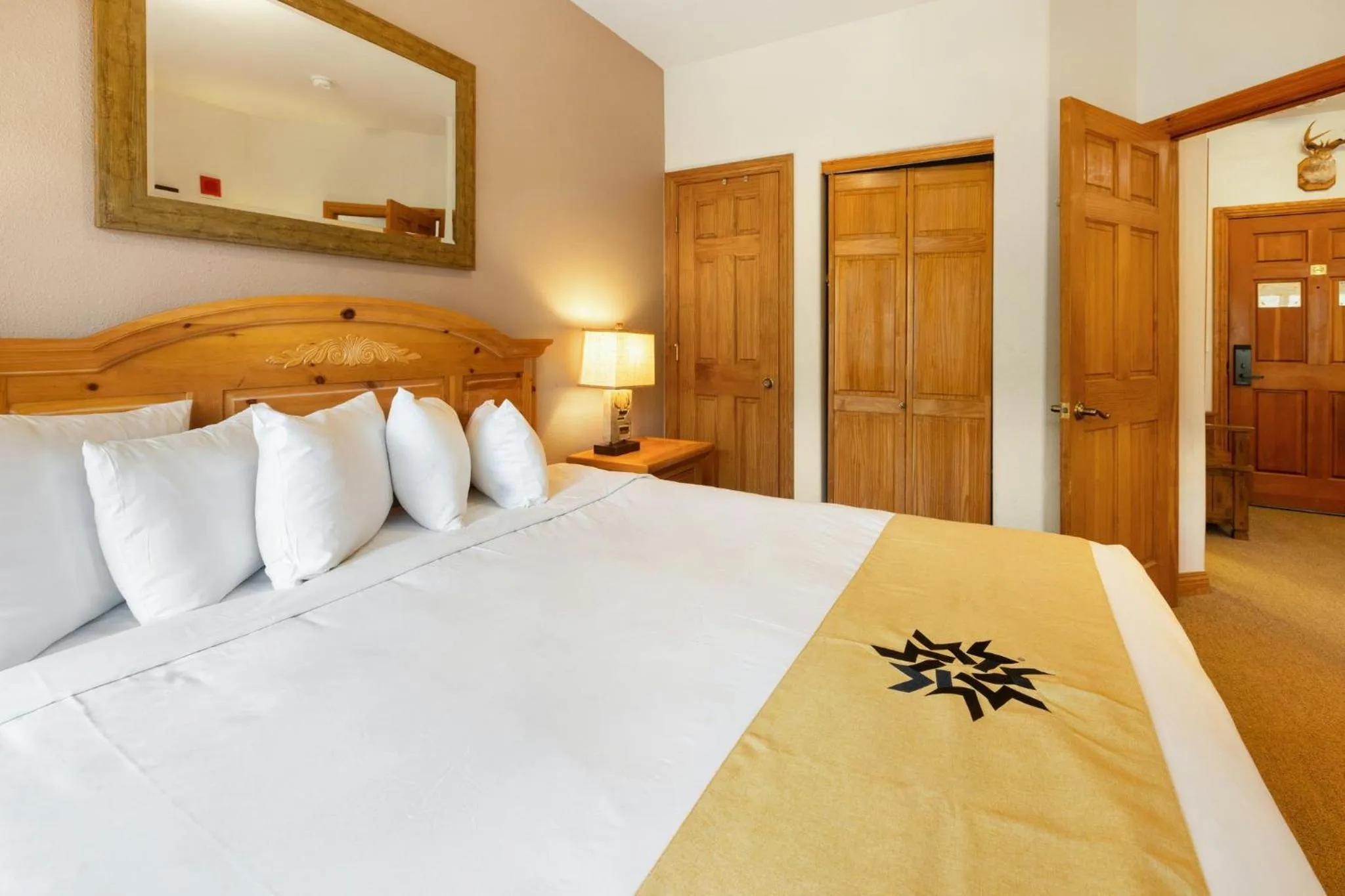 Bedroom, Bed in Gateway Mountain Lodge, A Vail Resorts Property