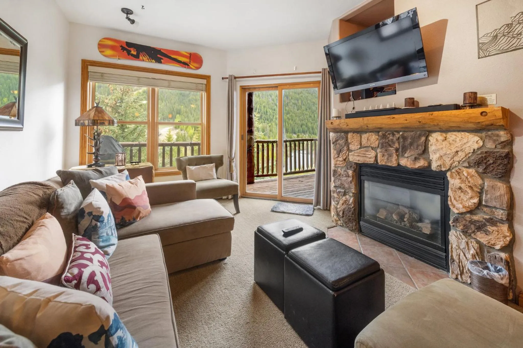 Living room in Gateway Mountain Lodge, A Vail Resorts Property