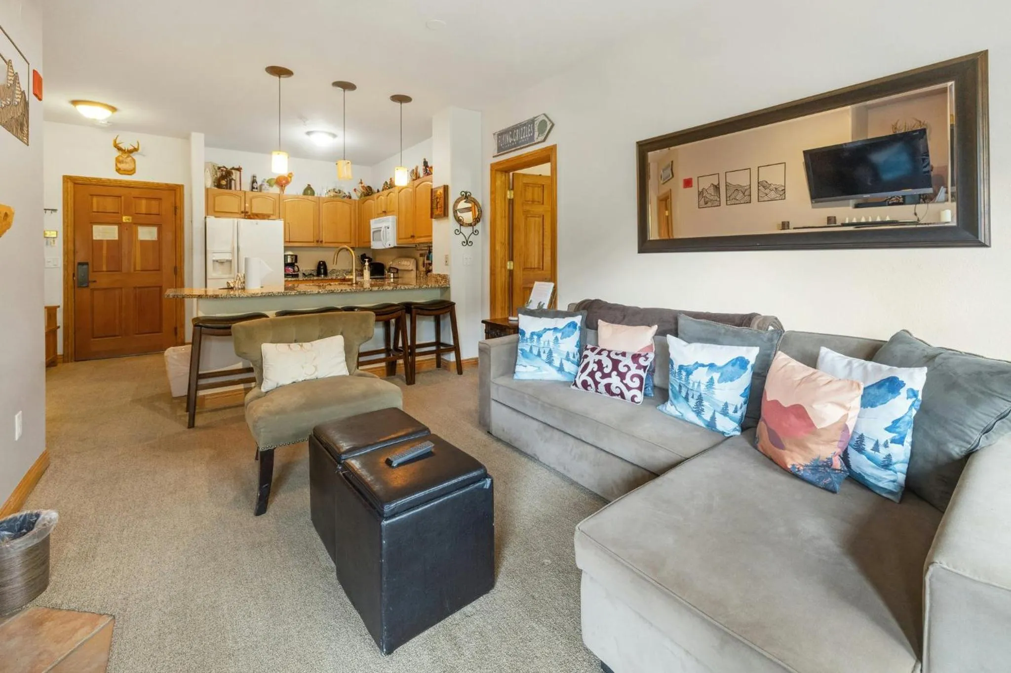 Living room in Gateway Mountain Lodge, A Vail Resorts Property