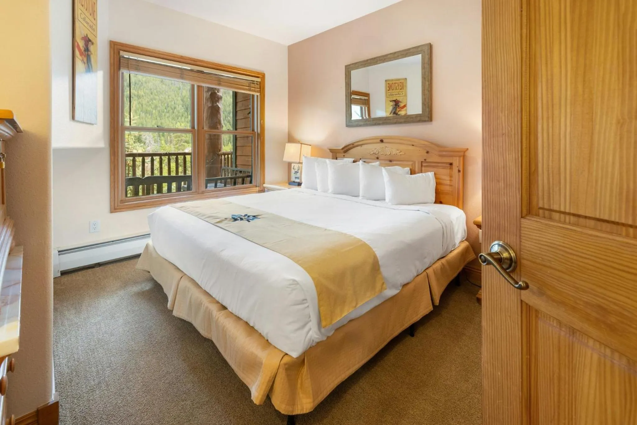 Bedroom, Bed in Gateway Mountain Lodge, A Vail Resorts Property