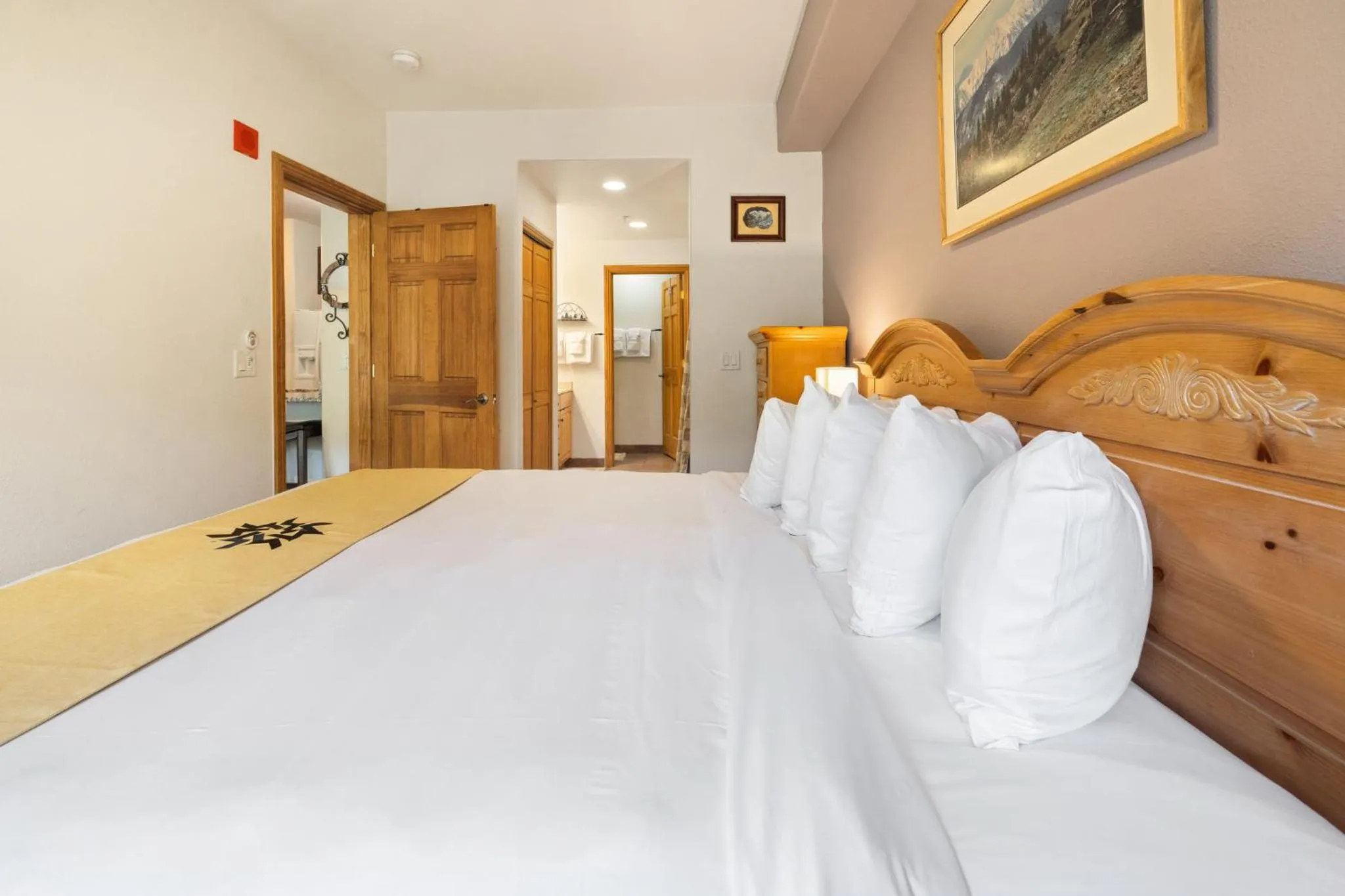 Bedroom, Bed in Gateway Mountain Lodge, A Vail Resorts Property