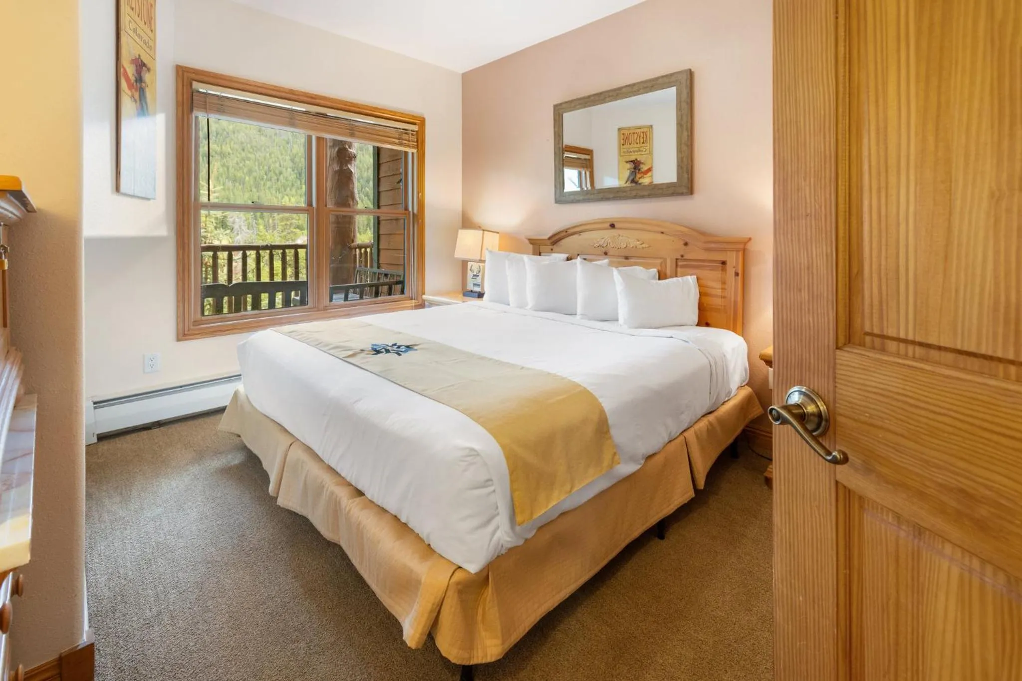 Bedroom, Bed in Gateway Mountain Lodge, A Vail Resorts Property