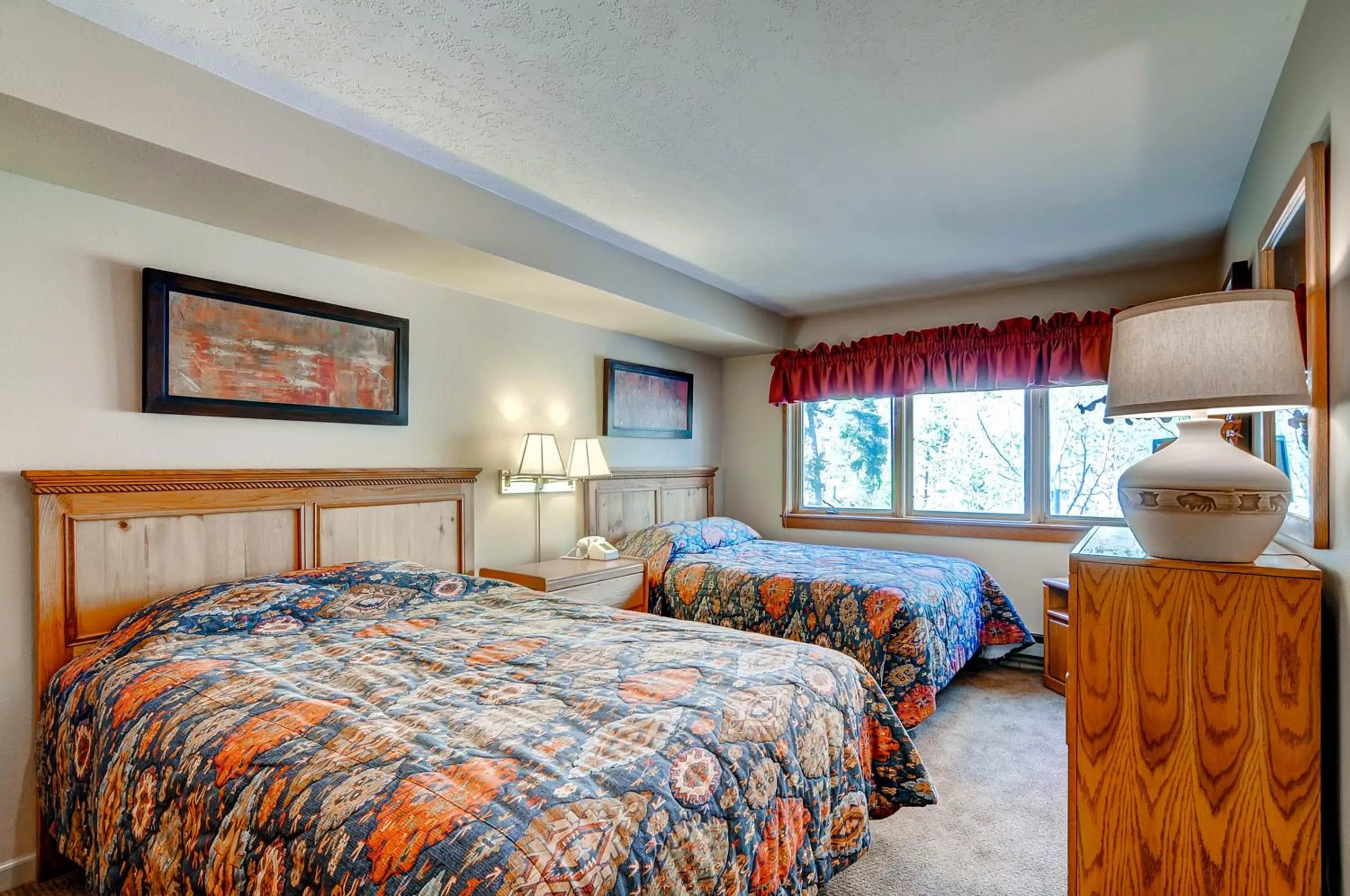 Photo of the whole room, Bed in Aspen Ridge Condominiums by Vail Resorts
