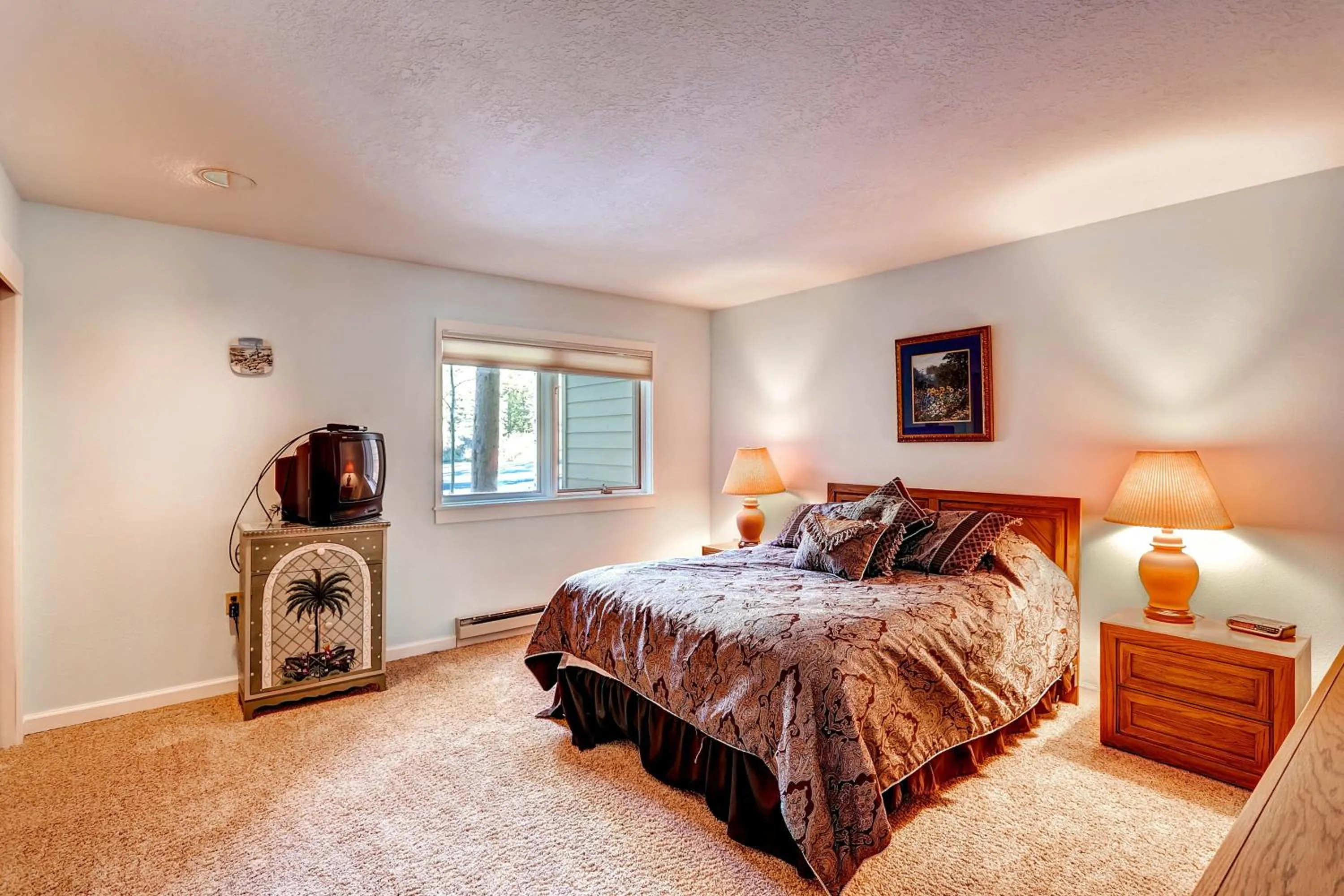 Photo of the whole room, Bed in Aspen Ridge Condominiums by Vail Resorts