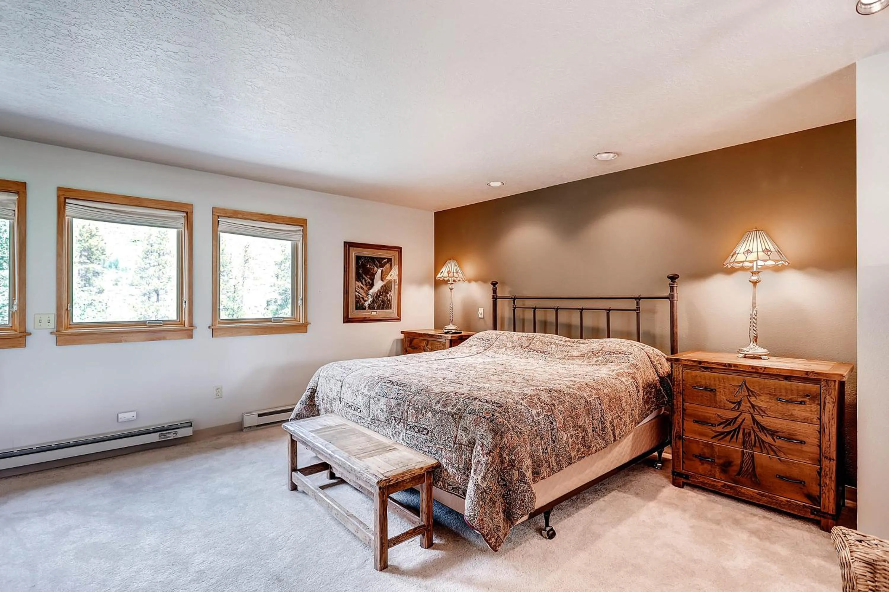 Photo of the whole room, Bed in Aspen Ridge Condominiums by Vail Resorts