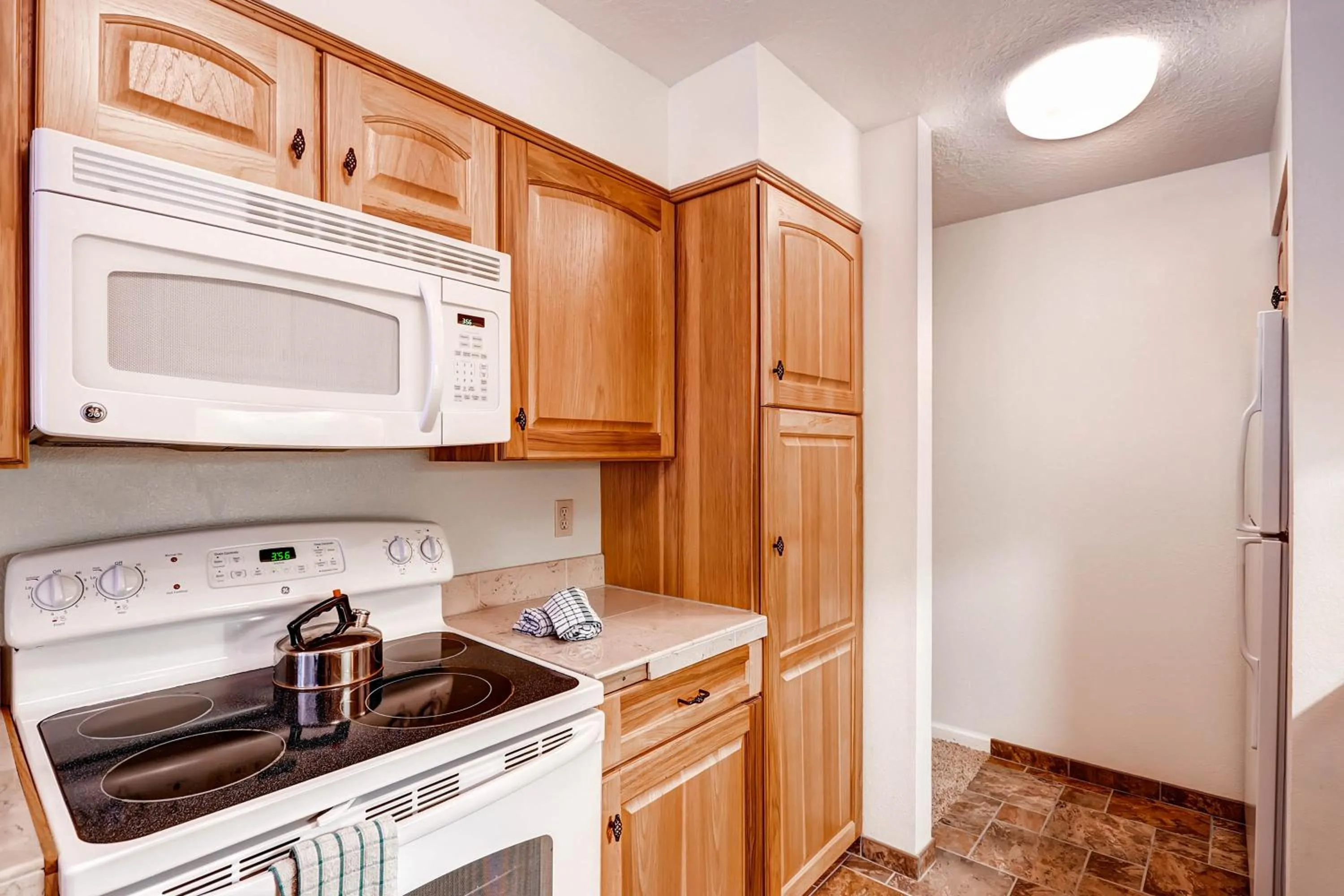 Kitchen or kitchenette in Aspen Ridge Condominiums by Vail Resorts