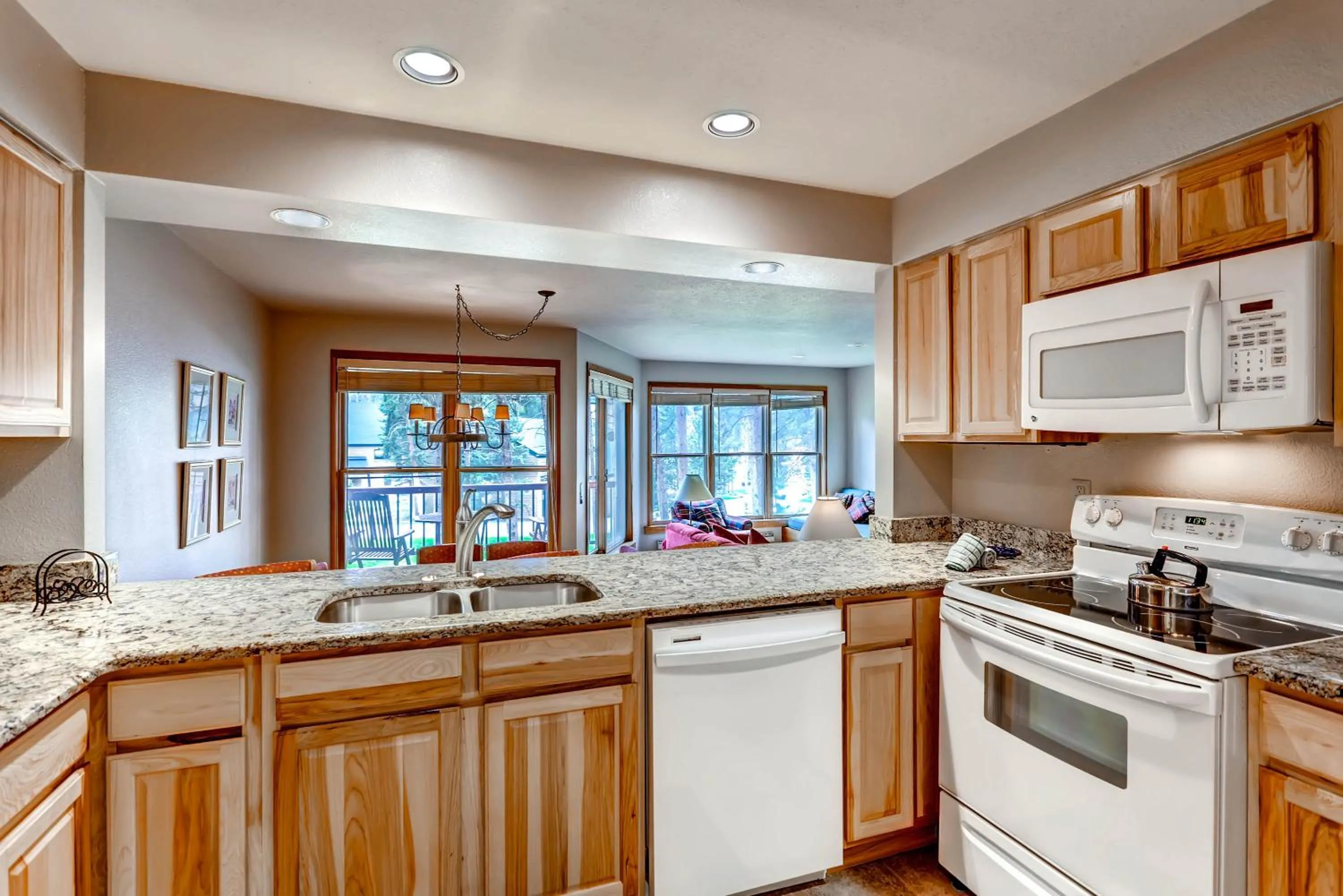 Kitchen or kitchenette in Aspen Ridge Condominiums by Vail Resorts