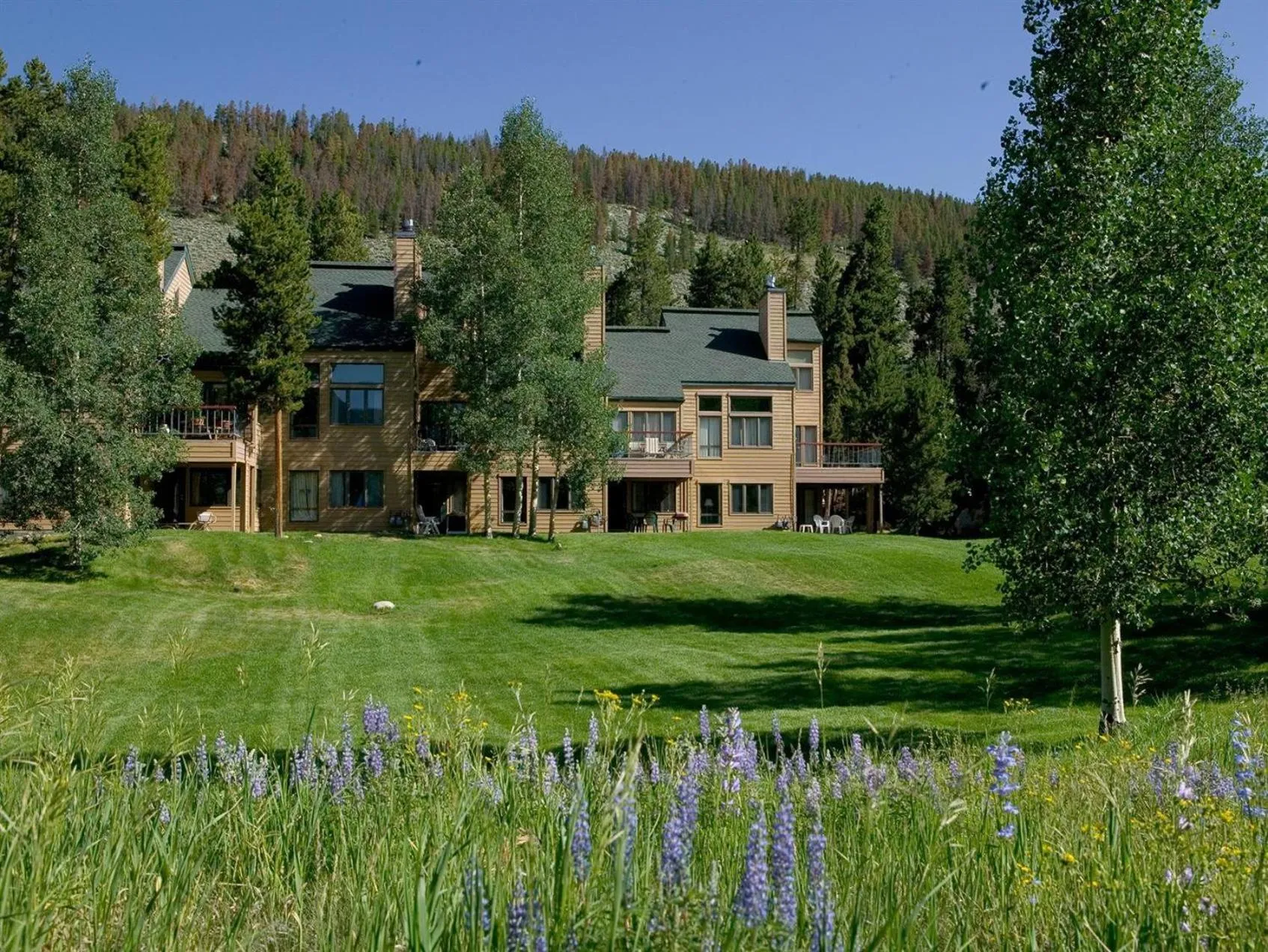 Property building in Aspen Ridge Condominiums by Vail Resorts