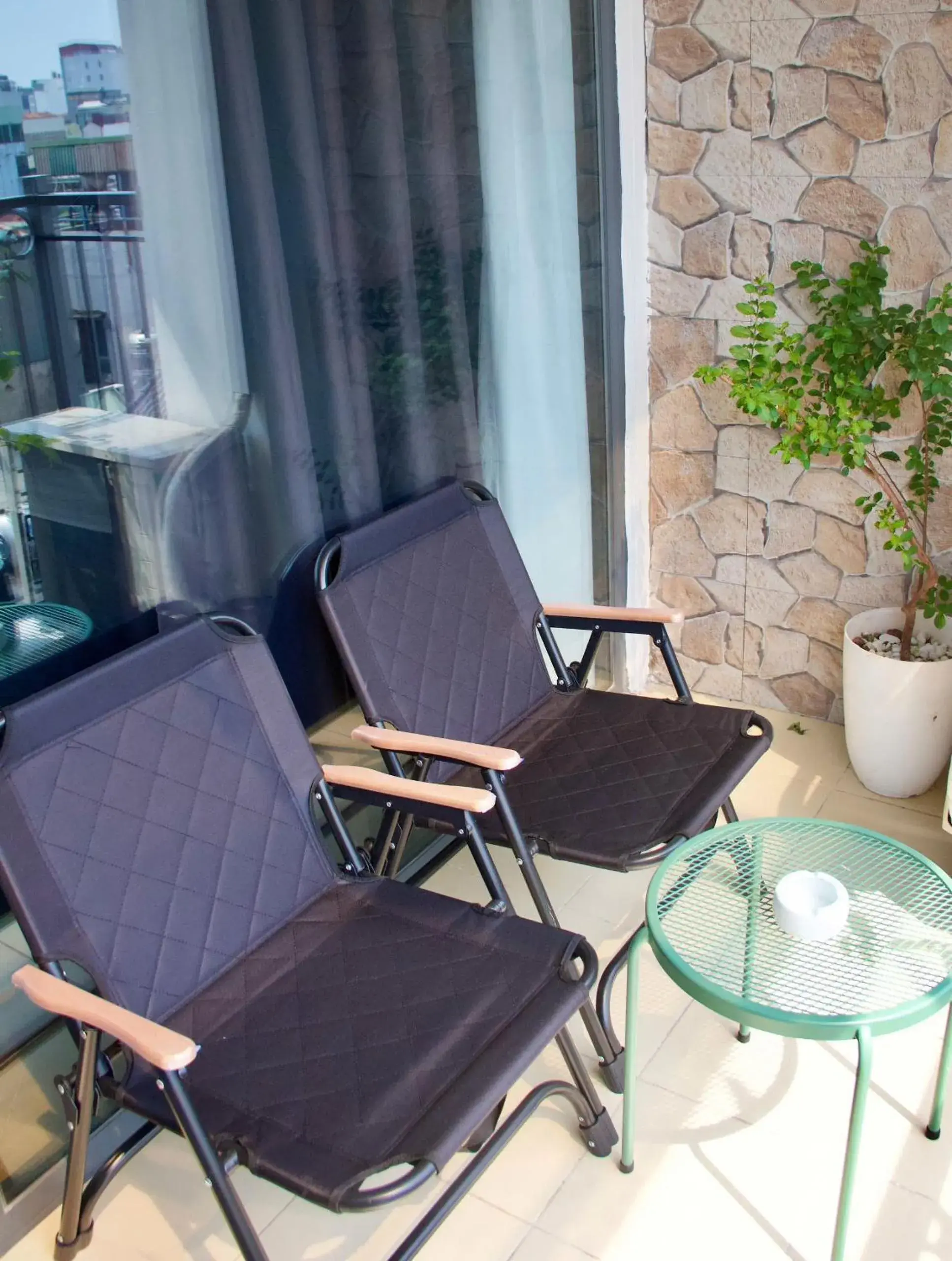 Family Room with Balcony in Hanoi Street Hotel Family Room with Balcony in Hanoi Street Hotel