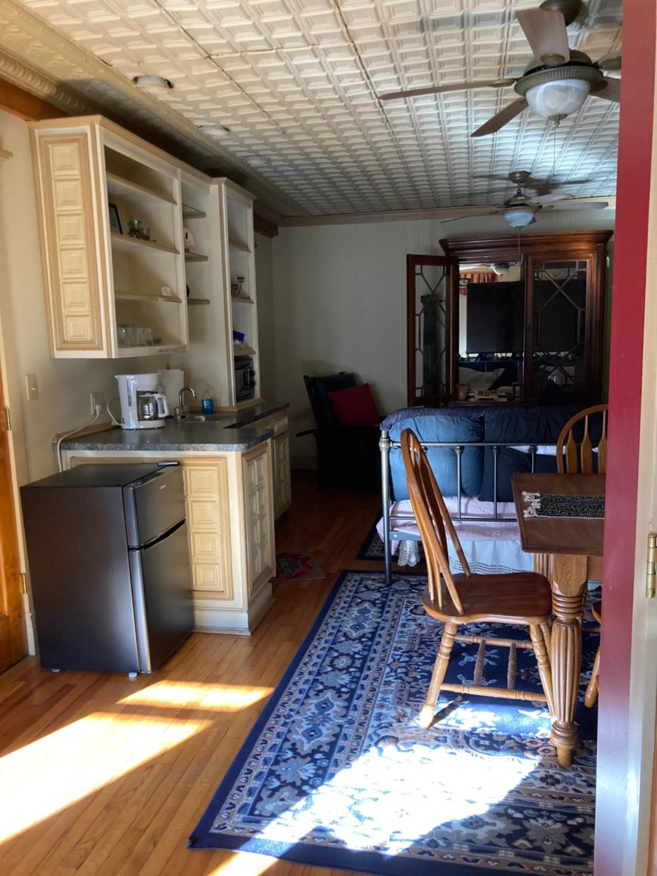Dining area in All Seasons Inn