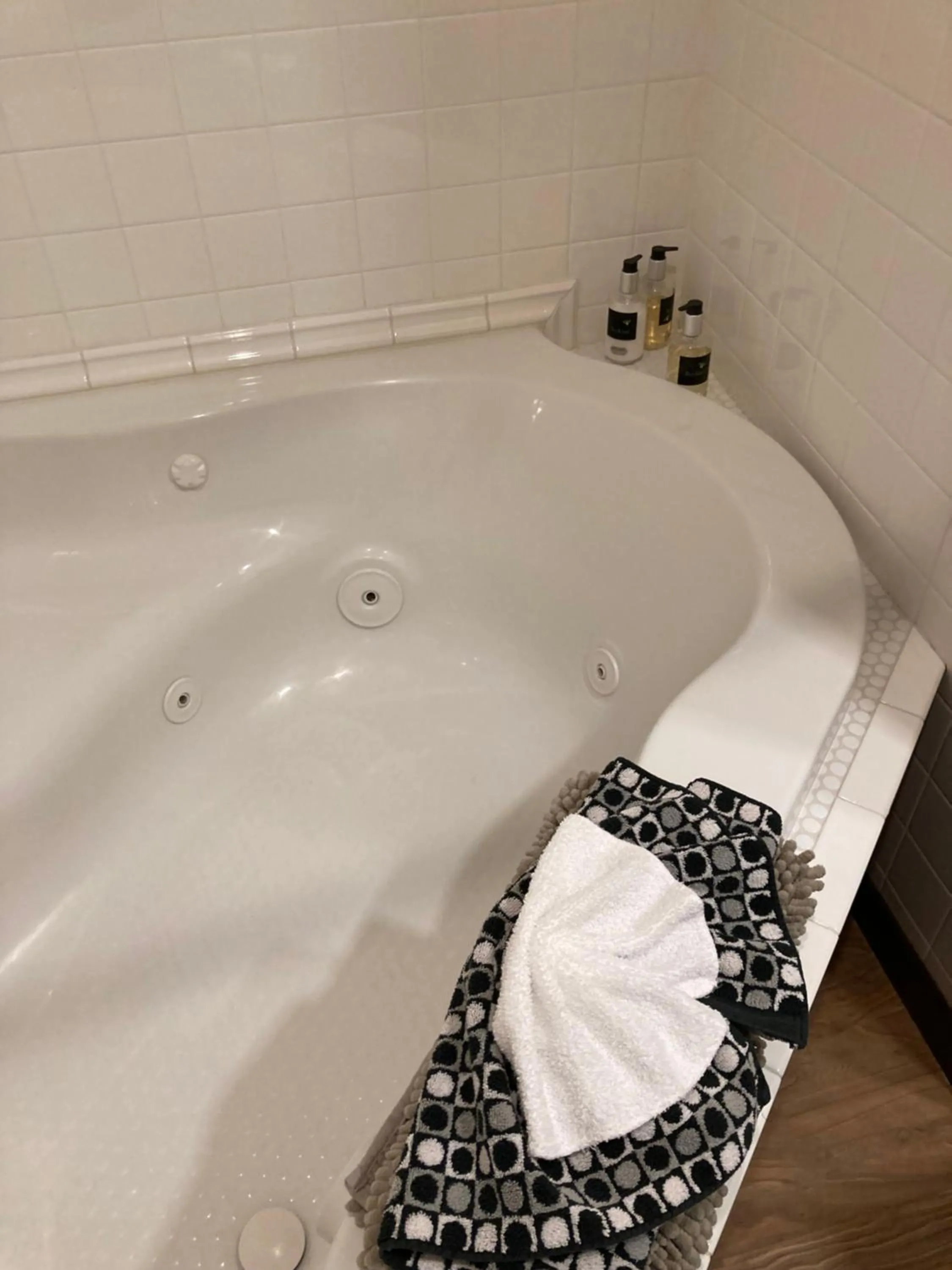 Bath in All Seasons Treehouse Village