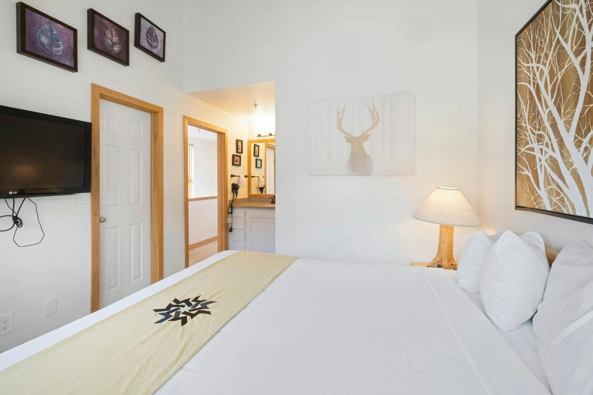 Bedroom, Bed in Lakeside Village by Vail Resorts