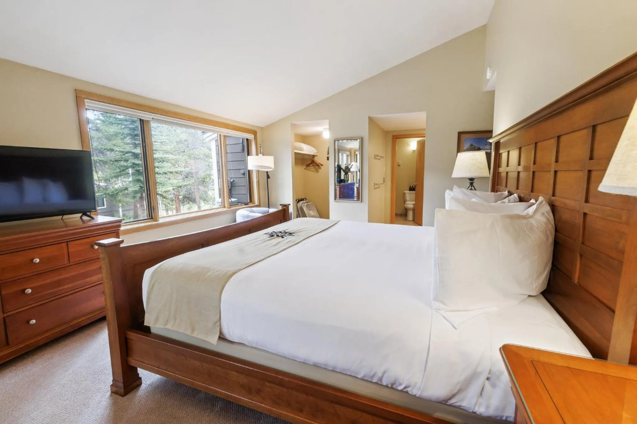 Bedroom, Bed in Evergreen Condominiums by Vail Resorts