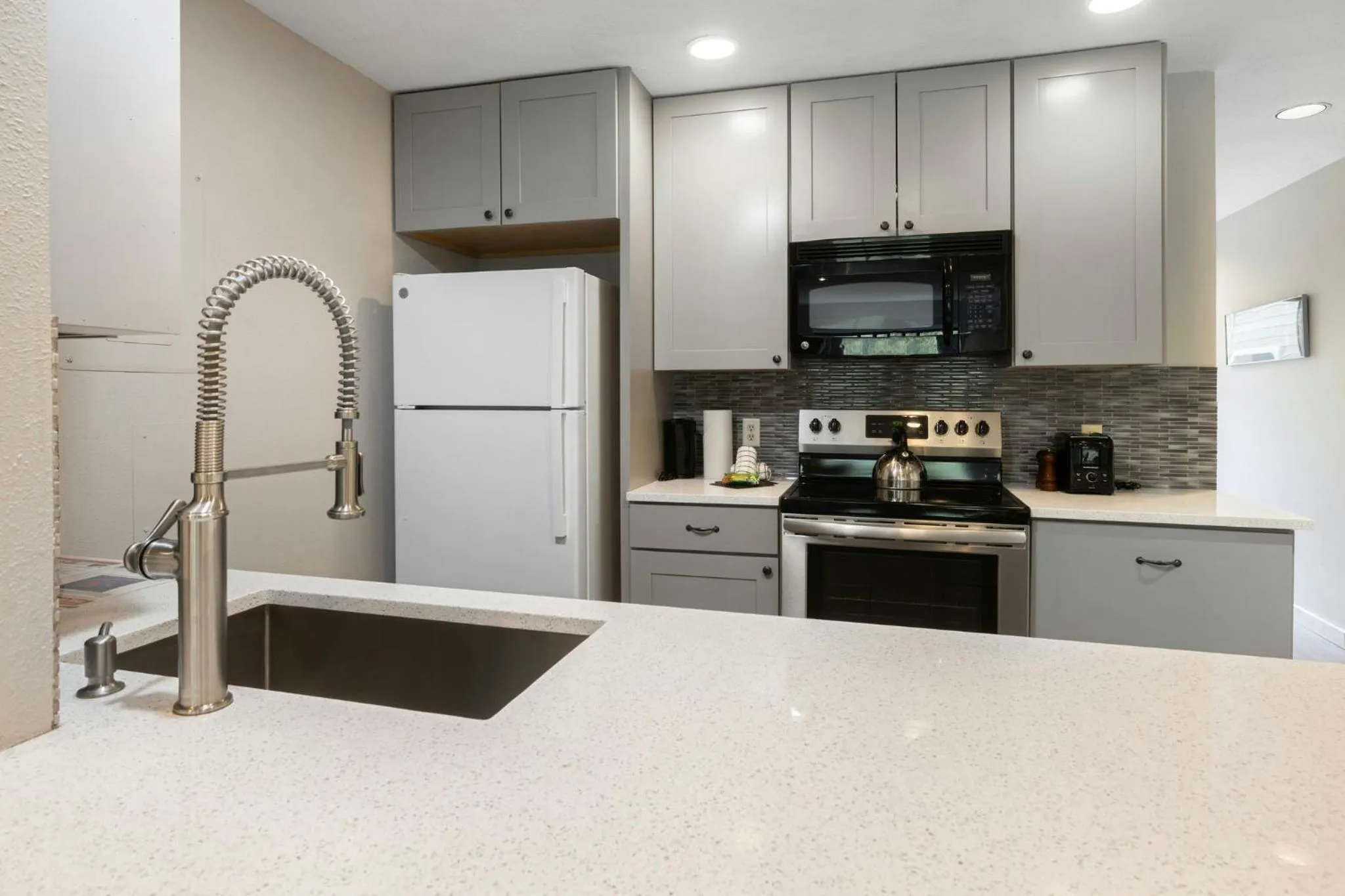 Communal kitchen in Evergreen Condominiums by Vail Resorts