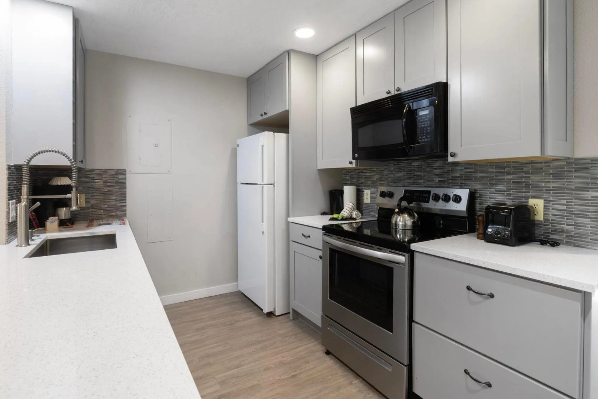 Communal kitchen in Evergreen Condominiums by Vail Resorts