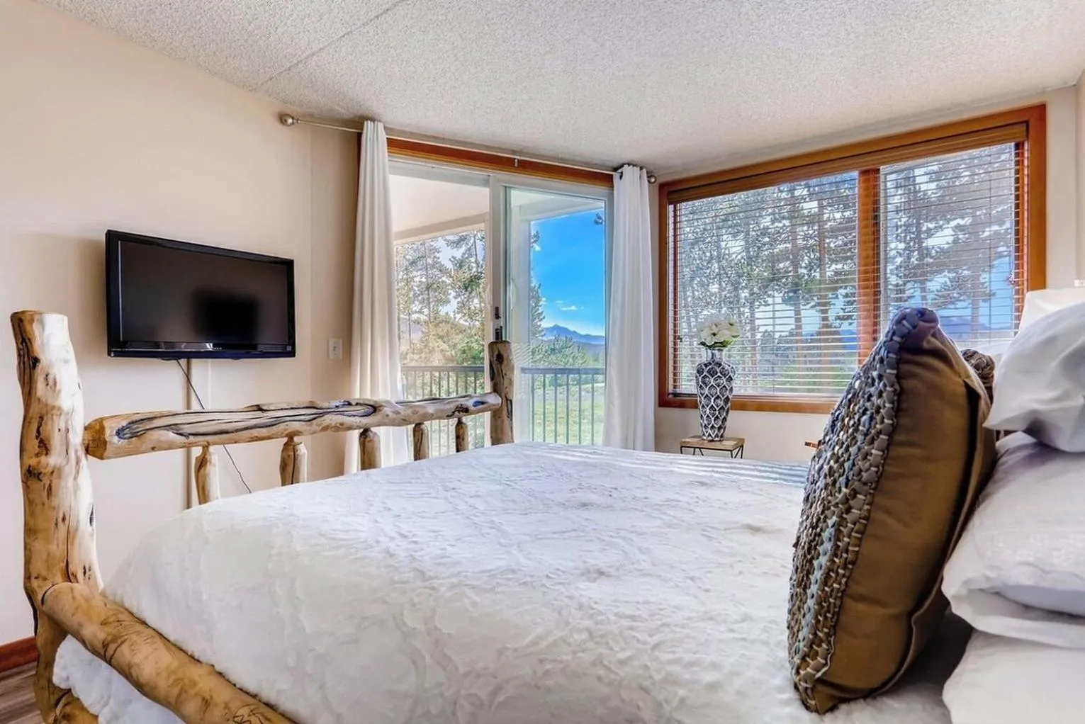 Bedroom, Bed in Evergreen Condominiums by Vail Resorts