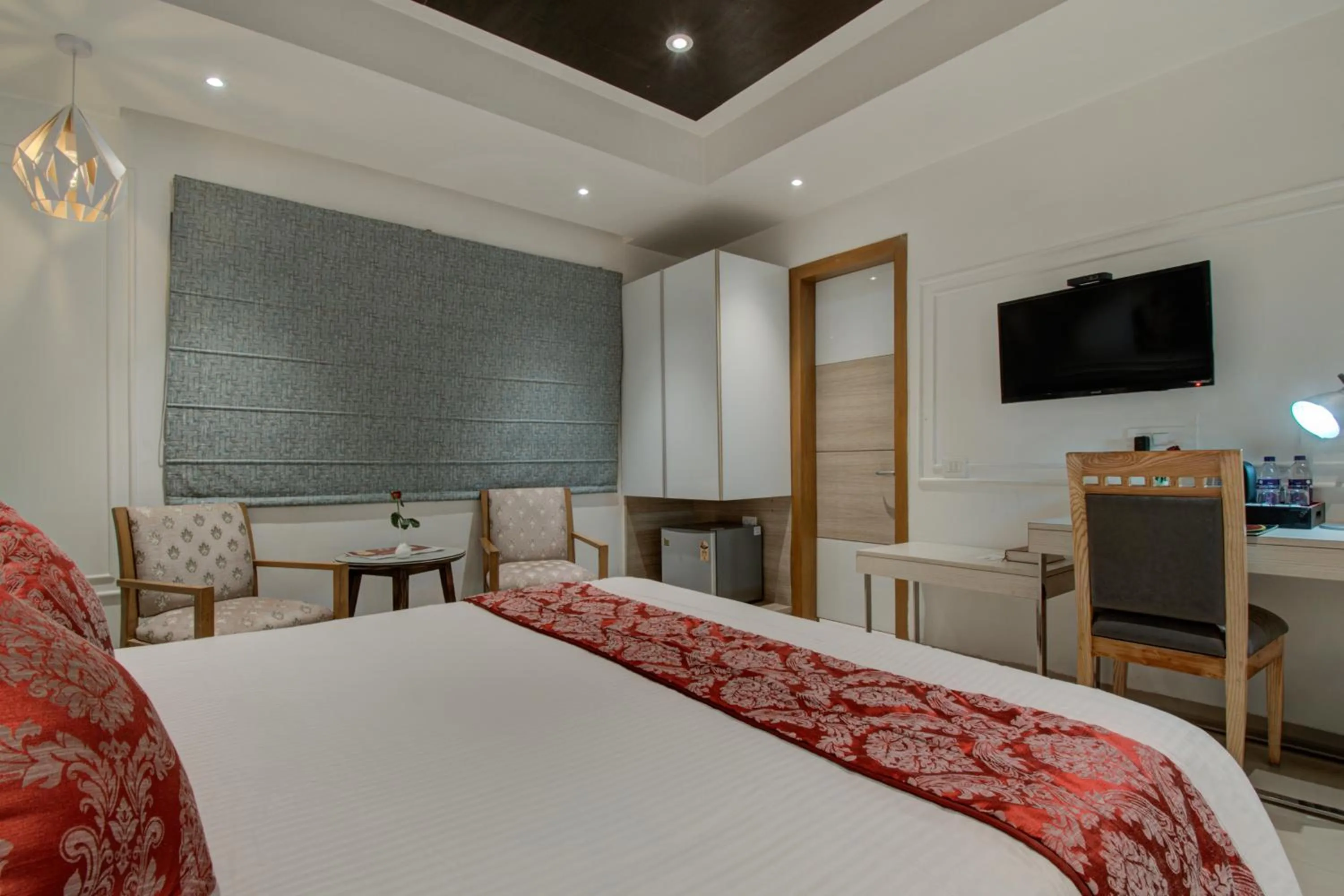 Bedroom, Bed in Iris Park Hotel New Delhi