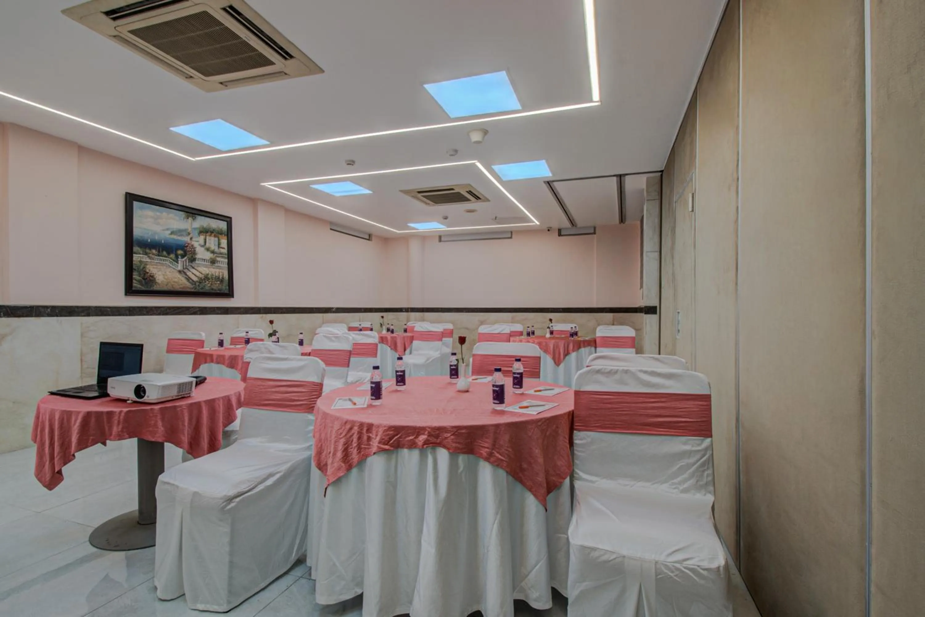 Meeting/conference room in Iris Park Hotel New Delhi