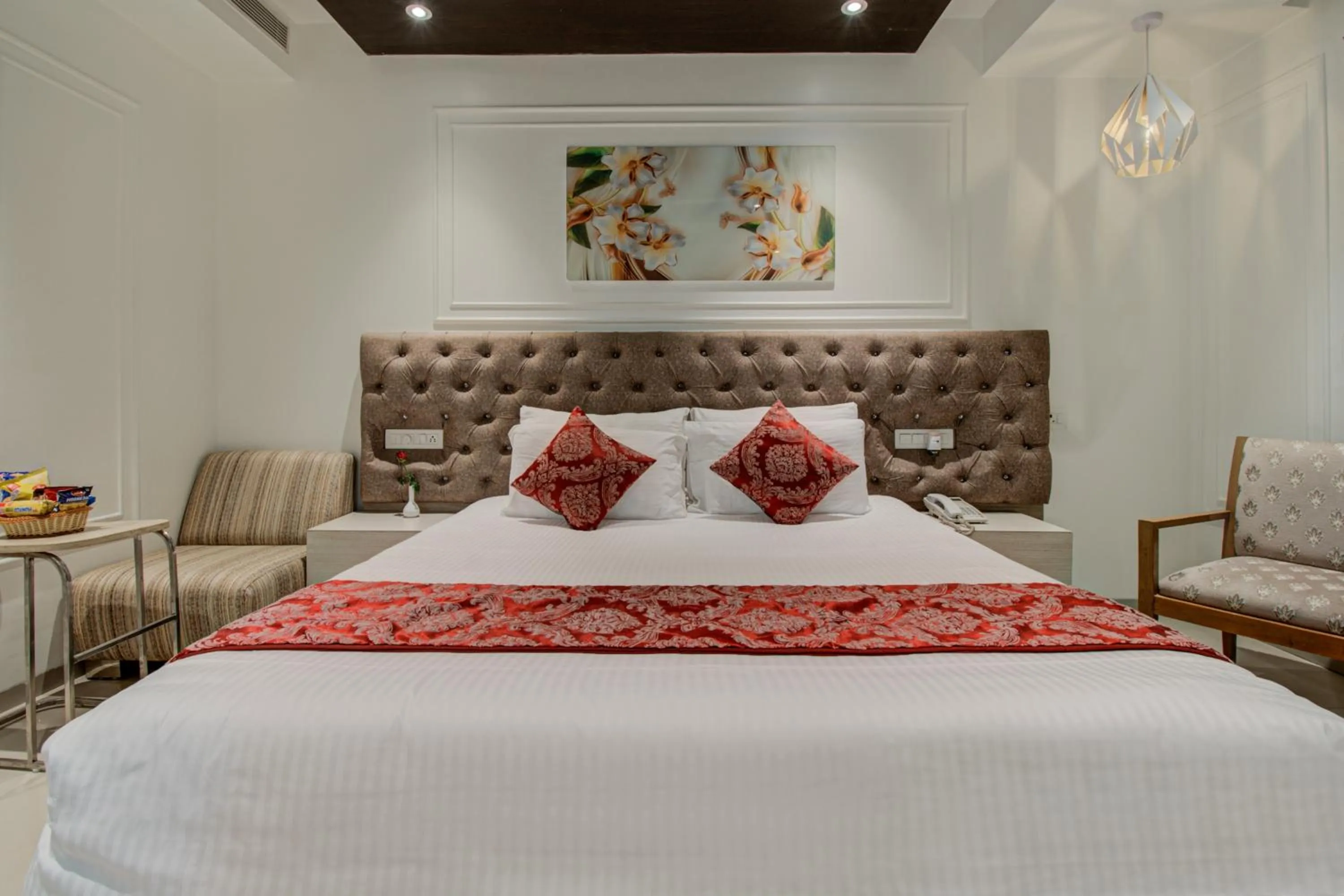 Bedroom, Bed in Iris Park Hotel New Delhi