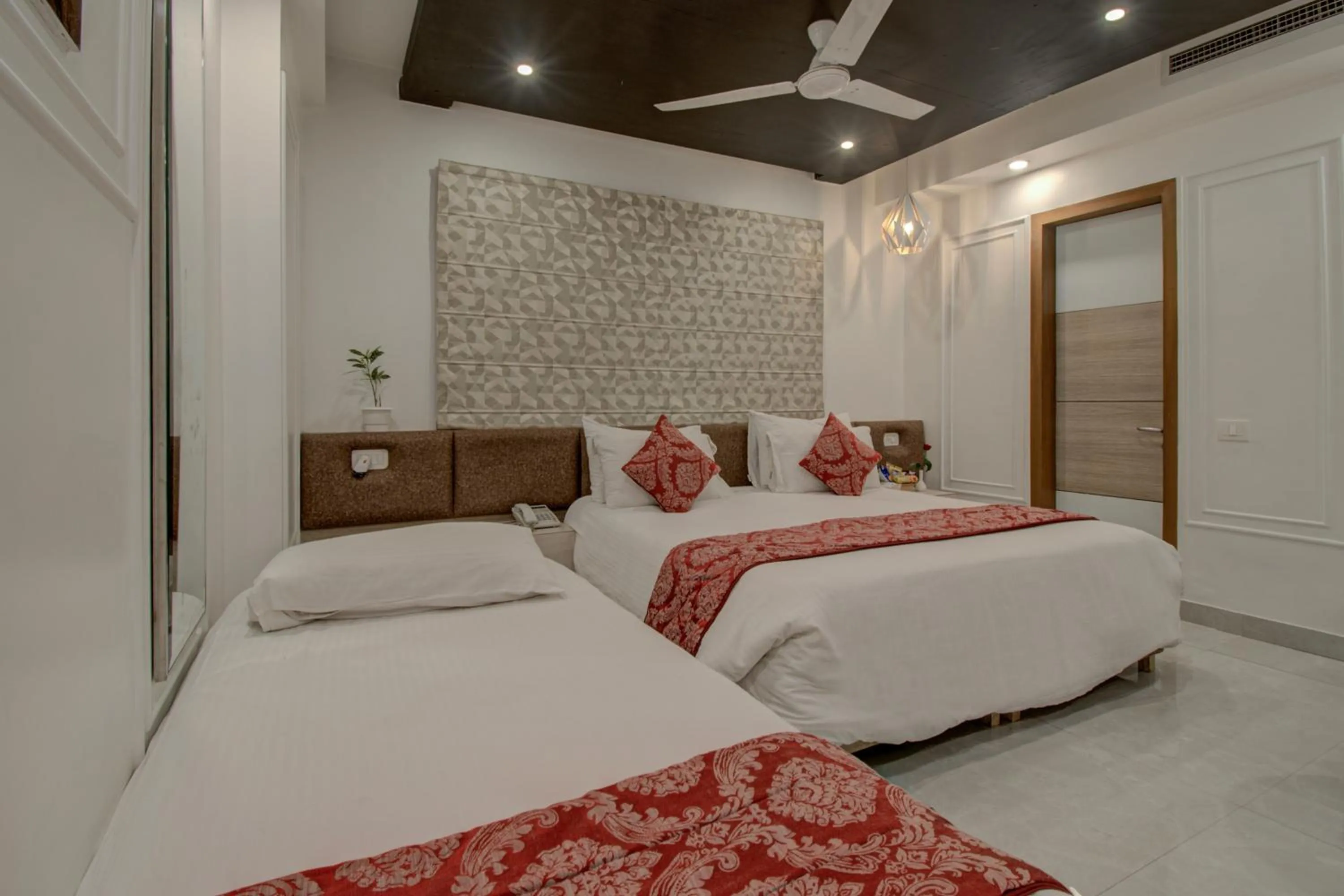 Bed in Iris Park Hotel New Delhi