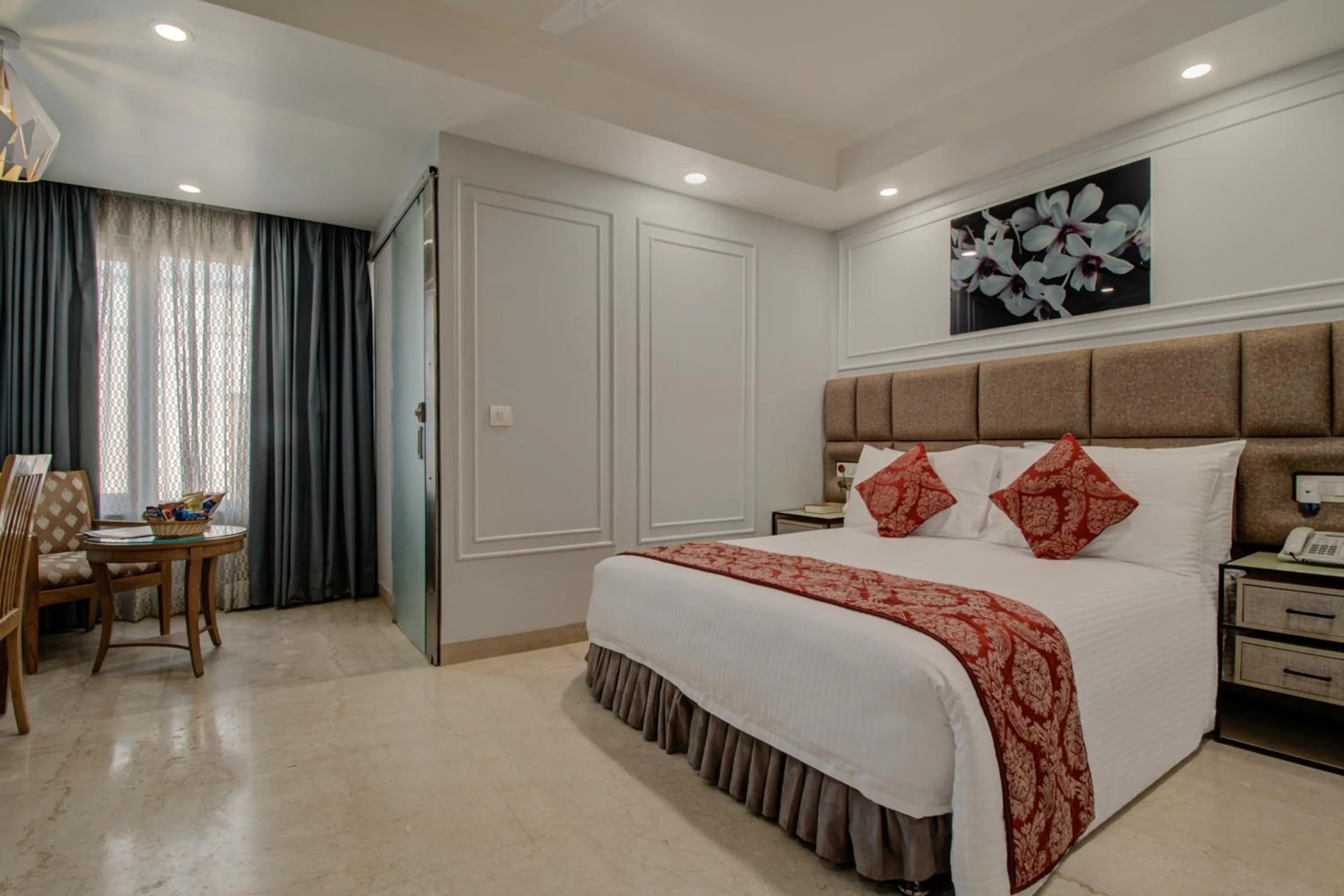 Bed in Iris Park Hotel New Delhi