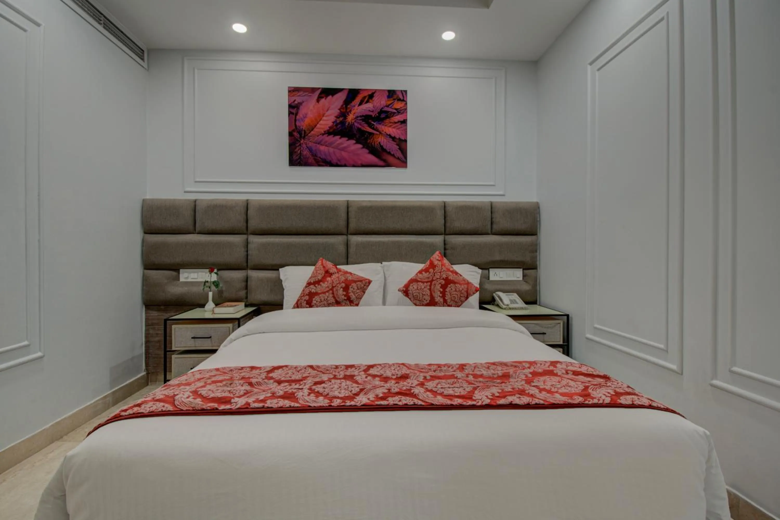 Bed in Iris Park Hotel New Delhi