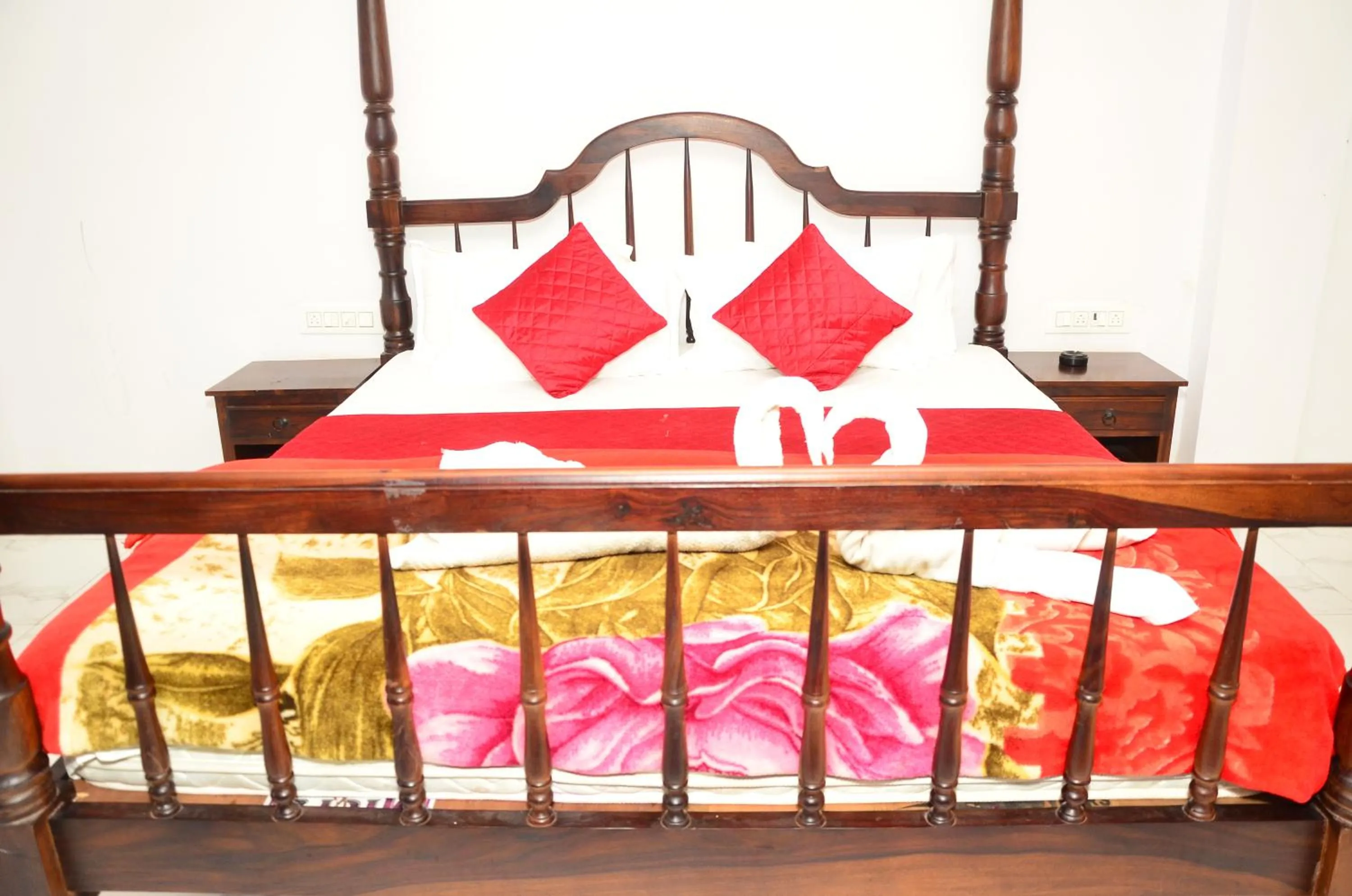Bed in Brahma Paradise , A heritage haveli