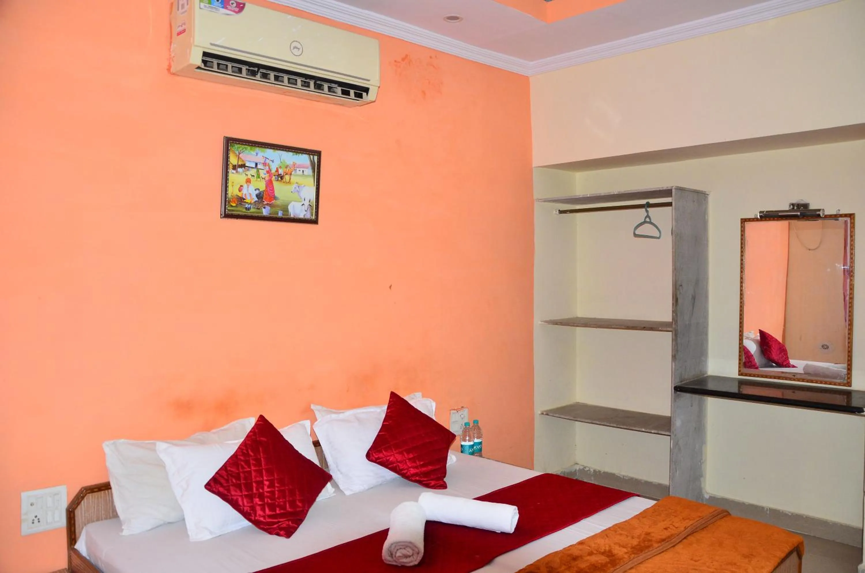 Bed in Brahma Paradise , A heritage haveli