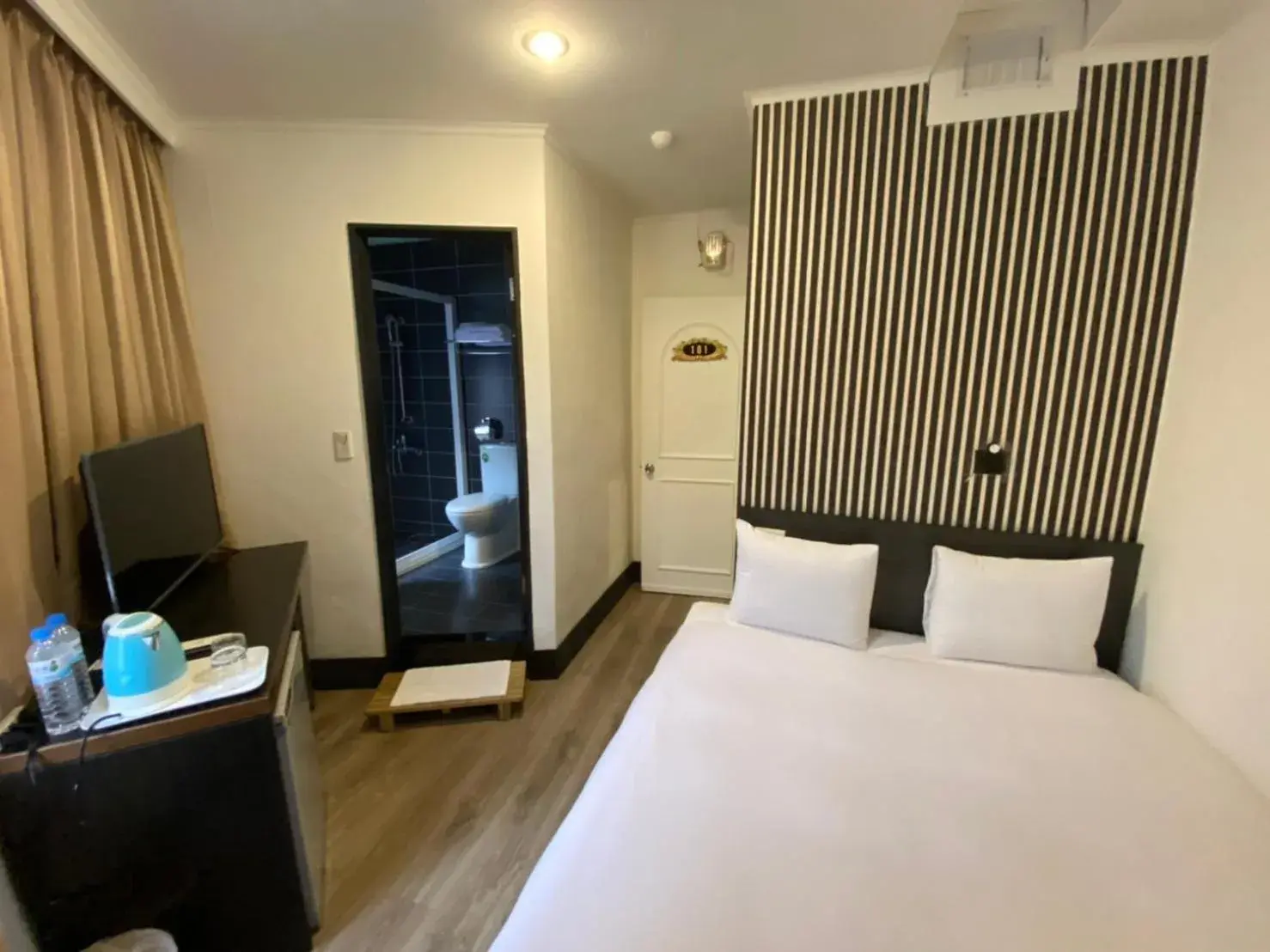 Standard Double Room in Queens Hotel Standard Double Room in Queens Hotel