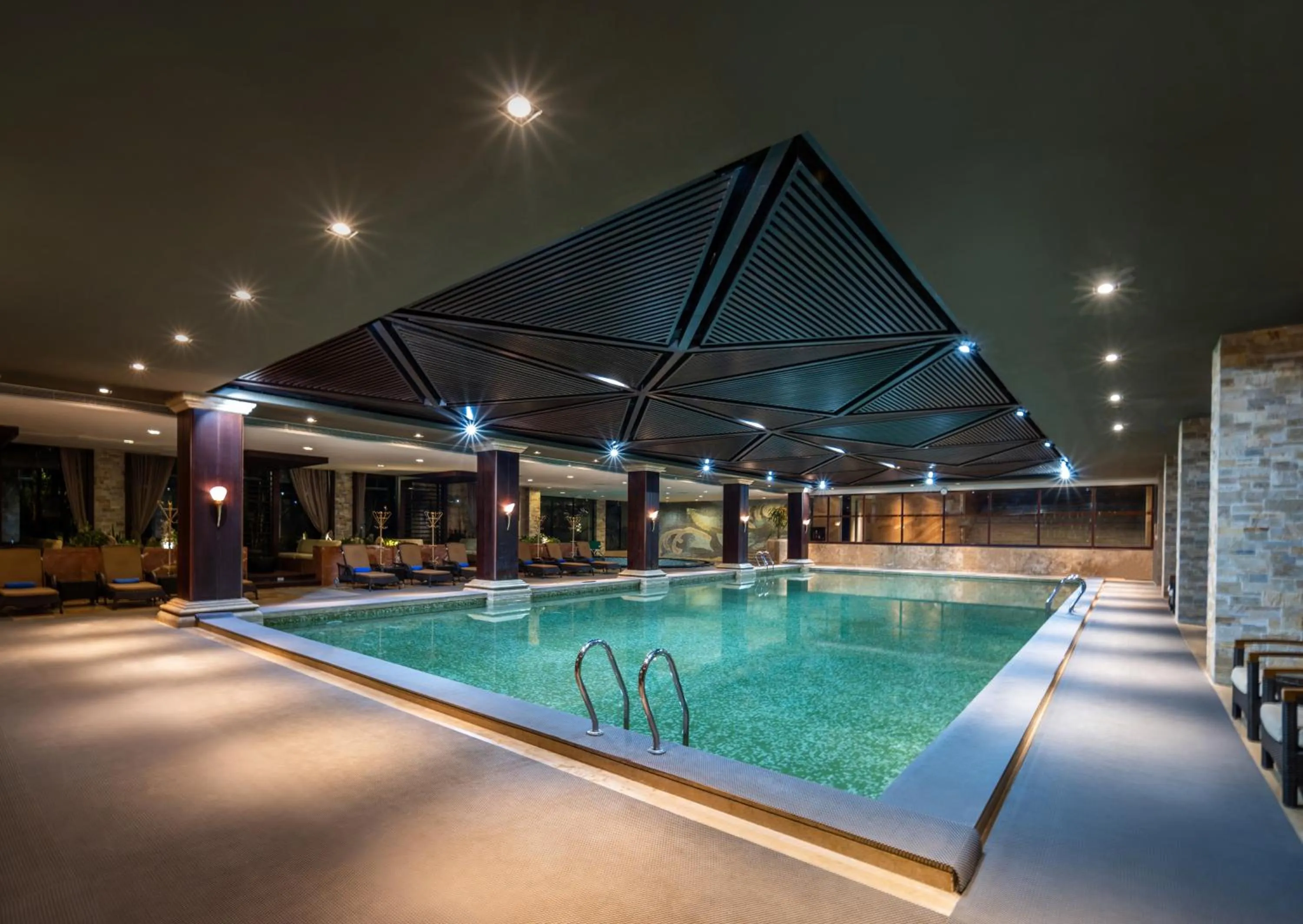 Swimming pool in Huidong Regal Palace Resort