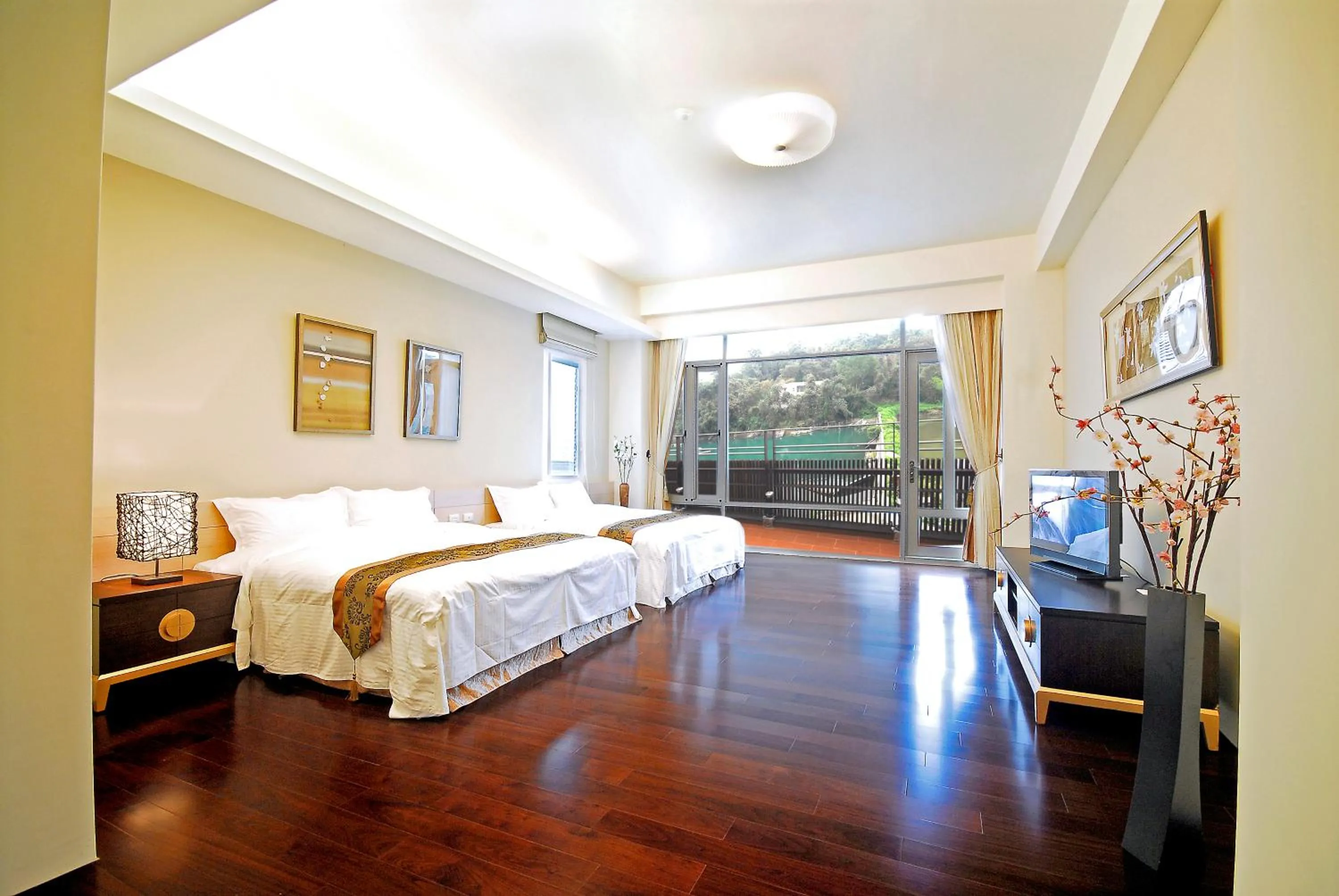 Day, Bed in Sun Moon Lake Karuizawa Villa