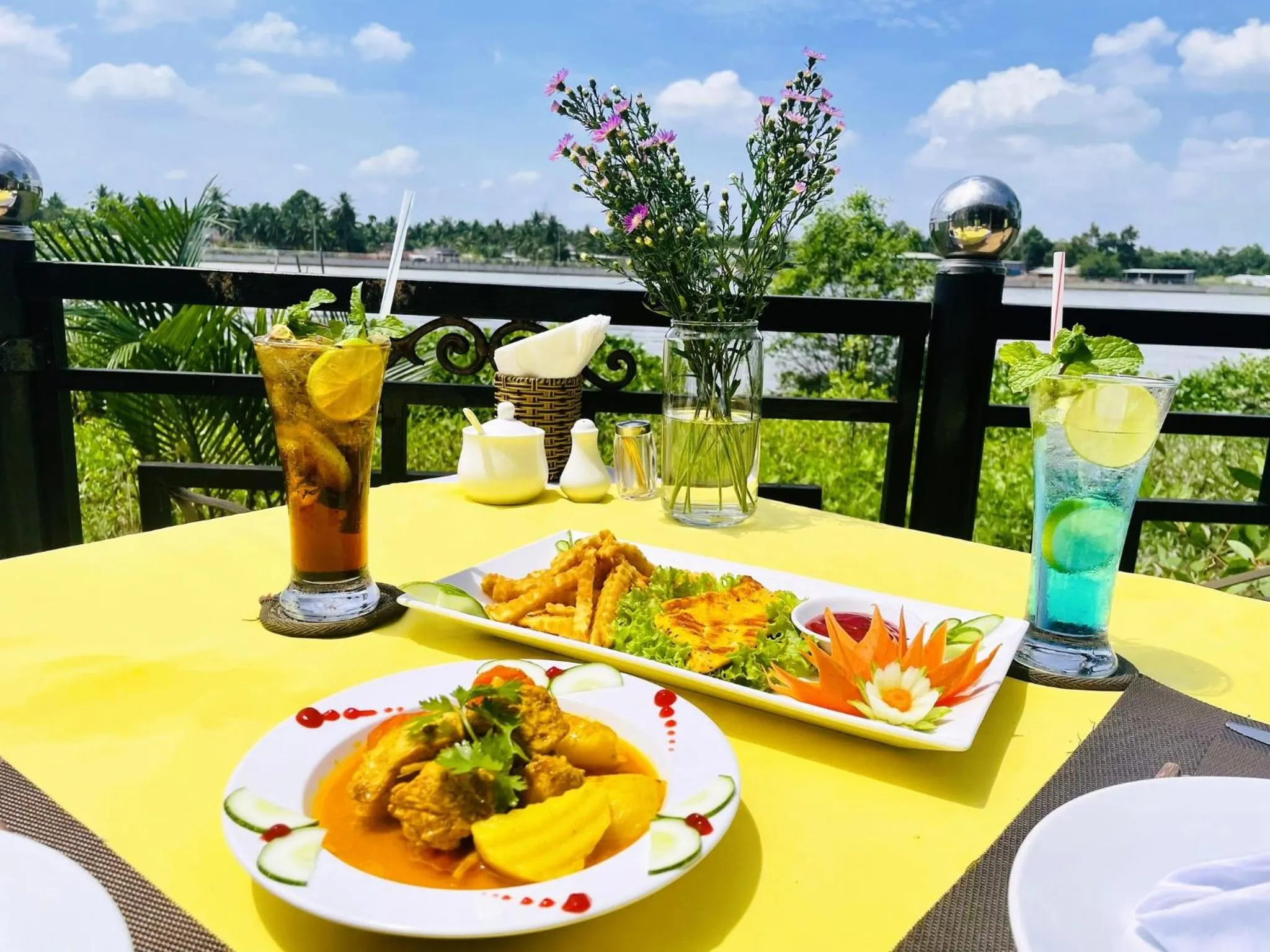 Dining area in Mango Home Riverside Eco - Resort