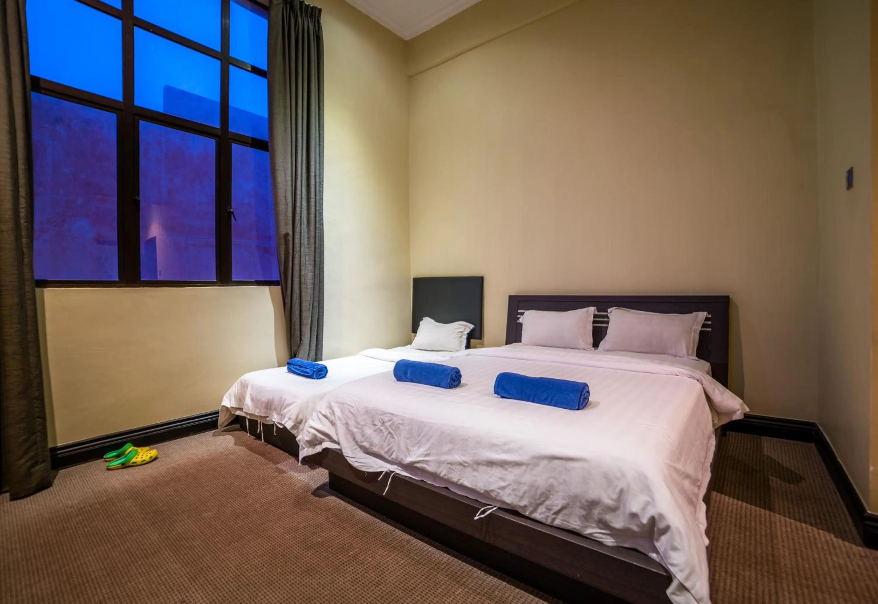 Bed in North Borneo Paradise@Marina Court