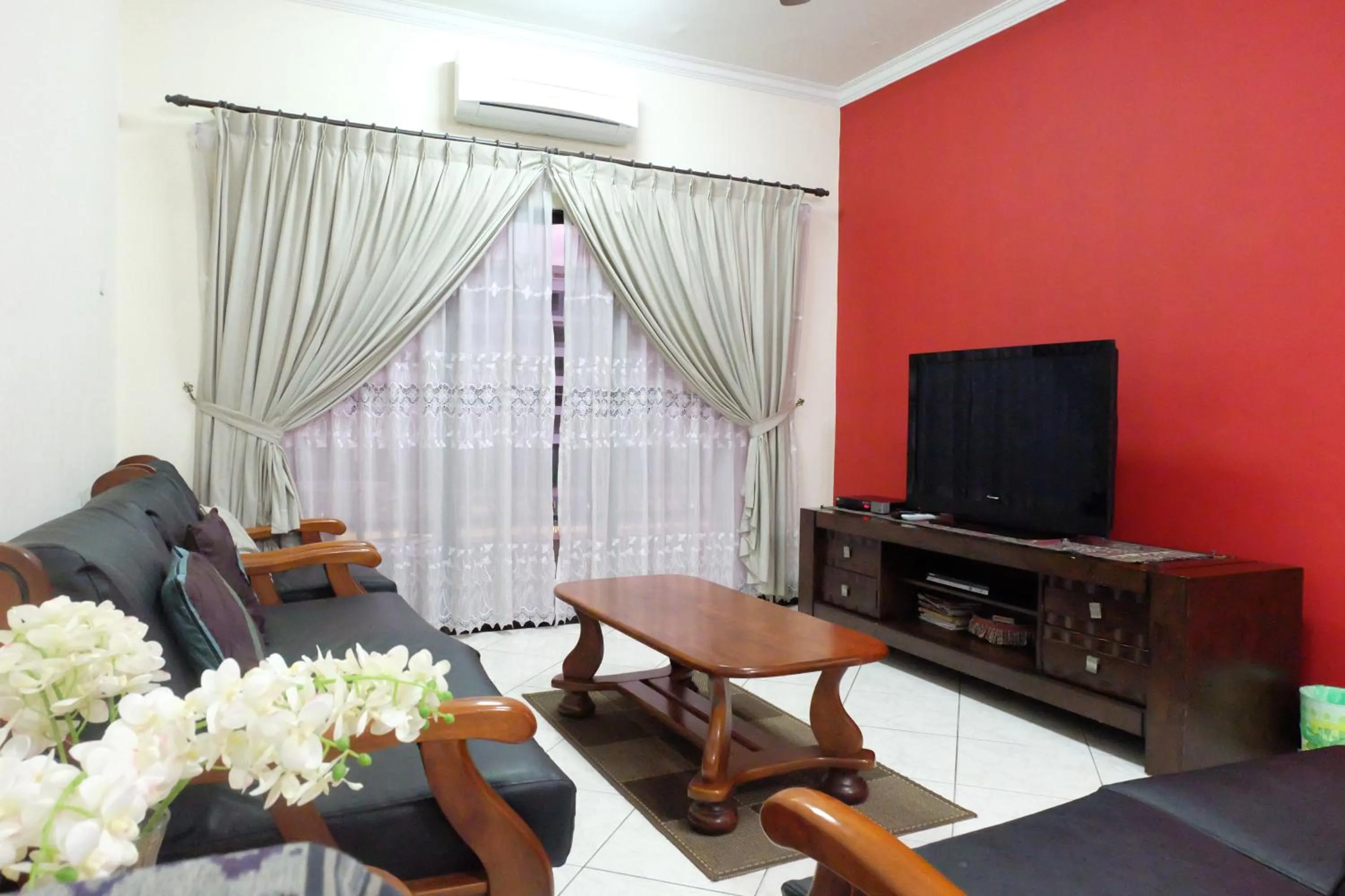 Living room in North Borneo Paradise@Marina Court