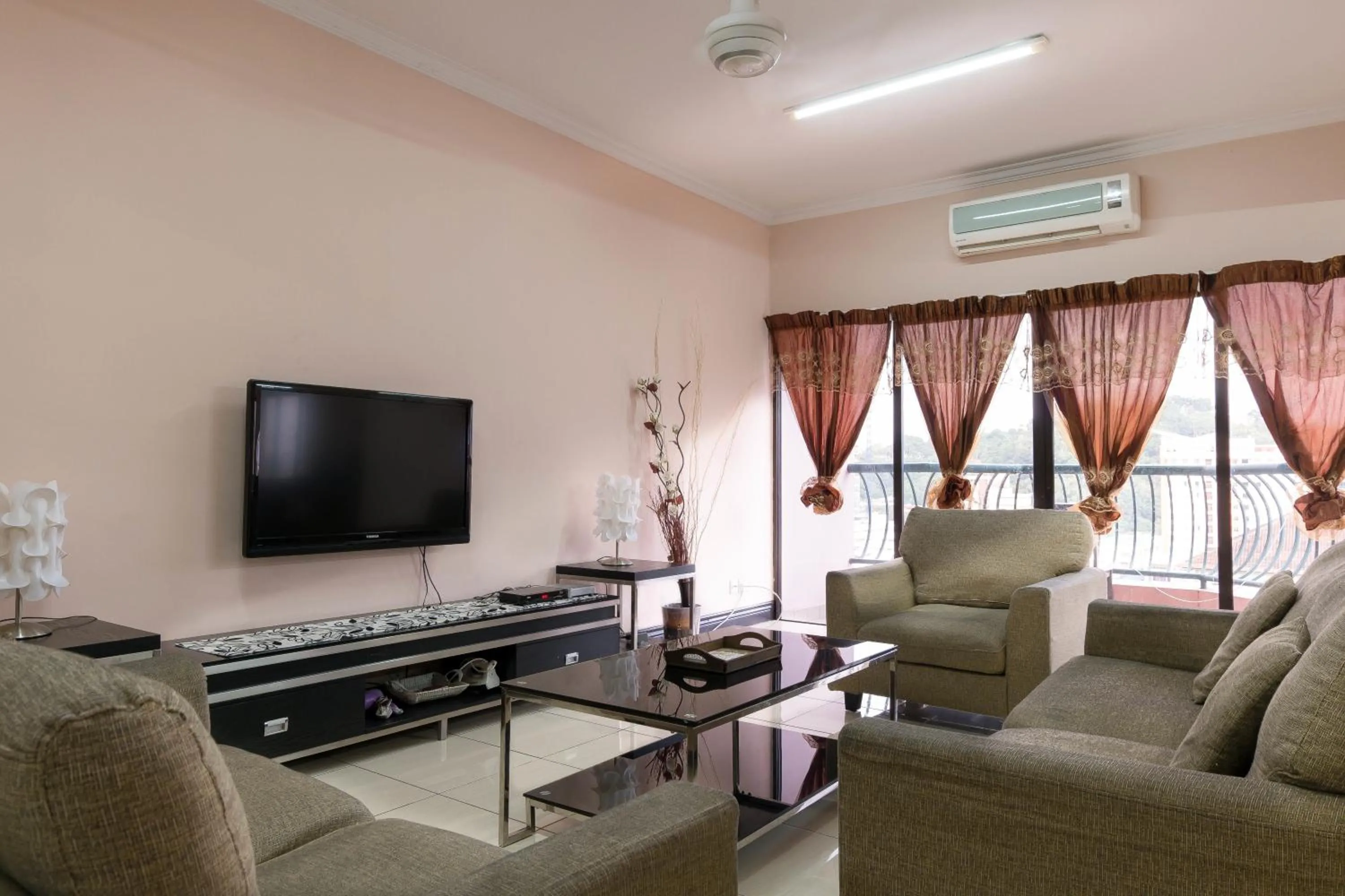 Living room in North Borneo Paradise@Marina Court