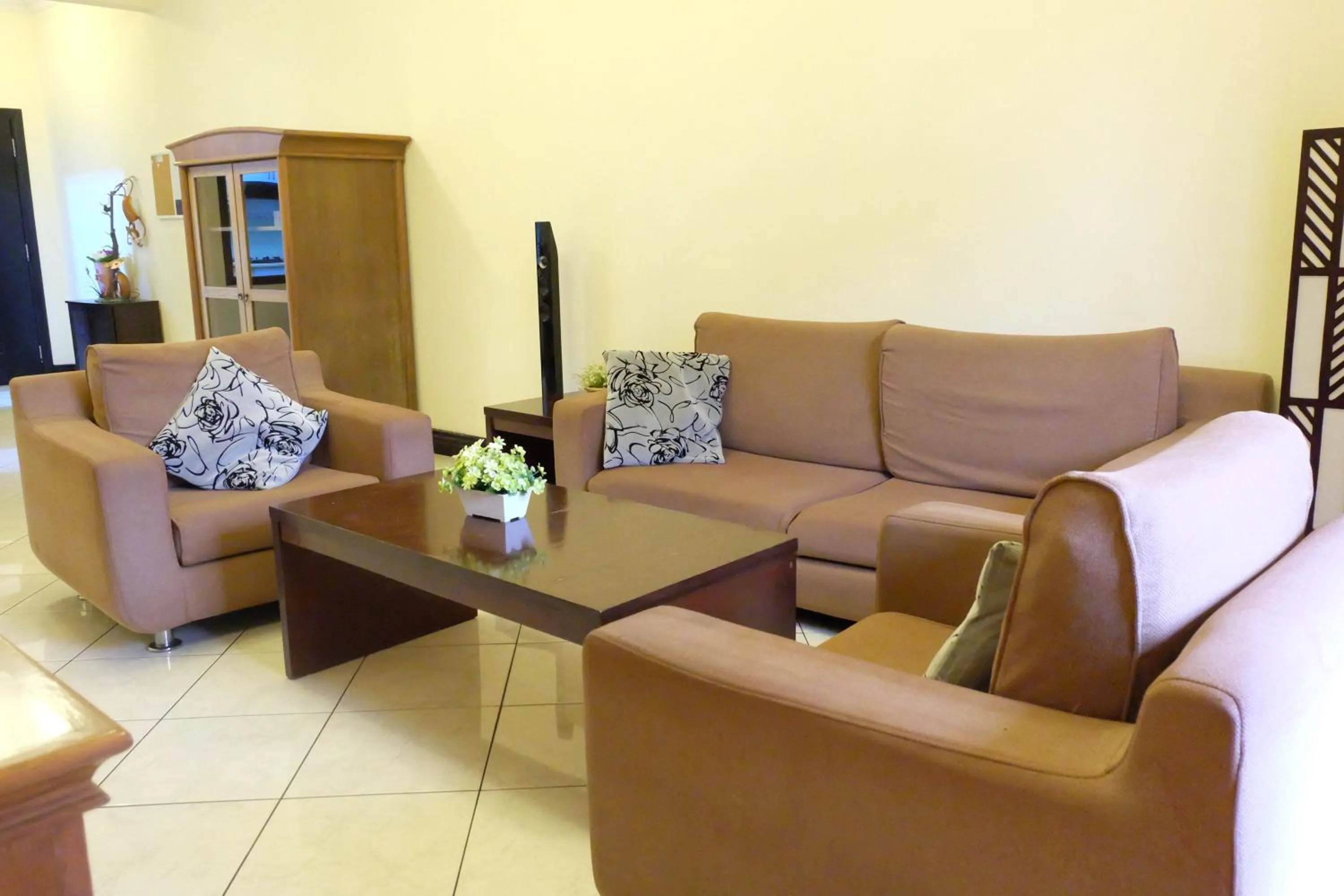 Living room in North Borneo Paradise@Marina Court