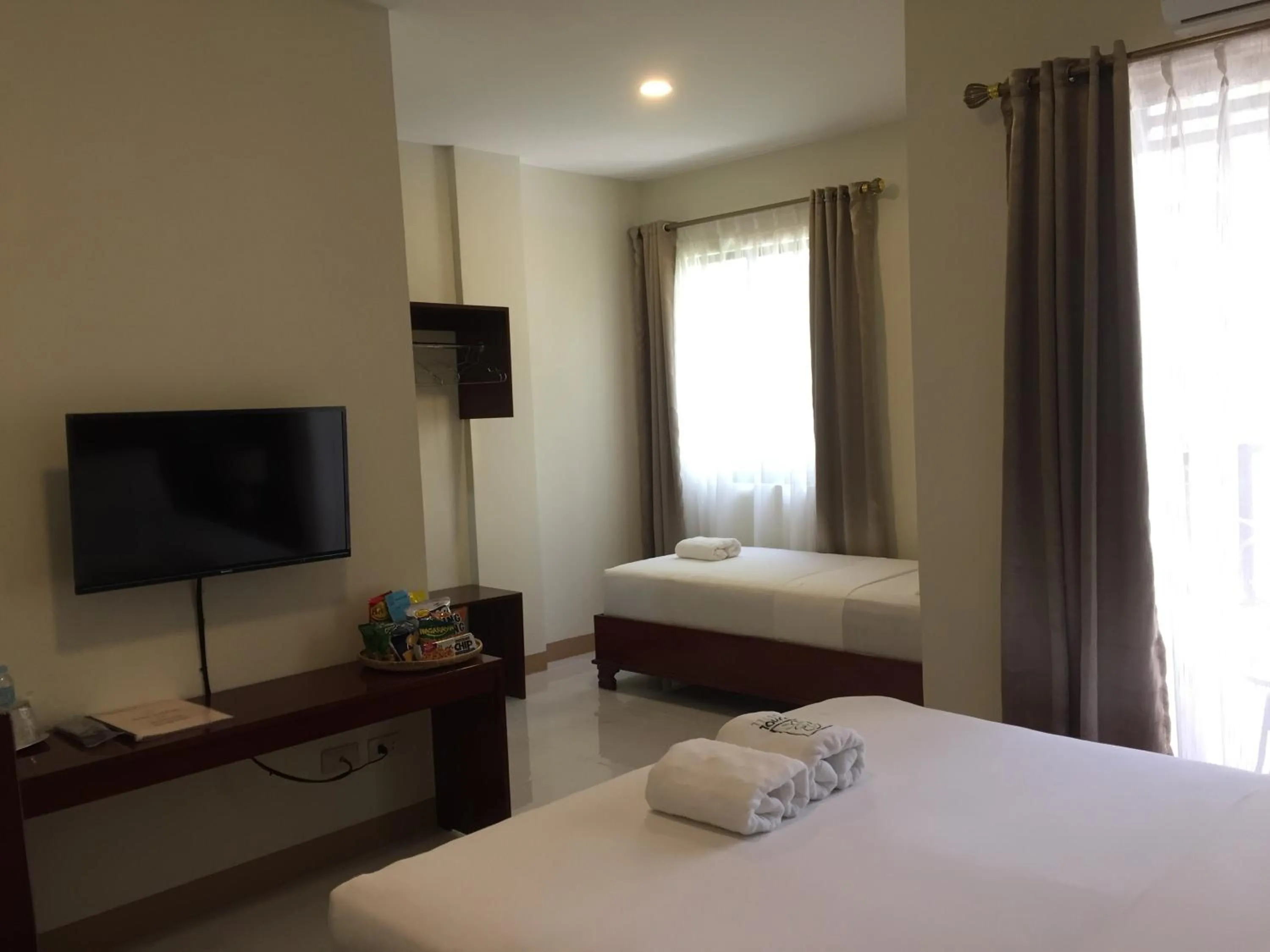 Photo of the whole room, Bed in Bohol Ecotel