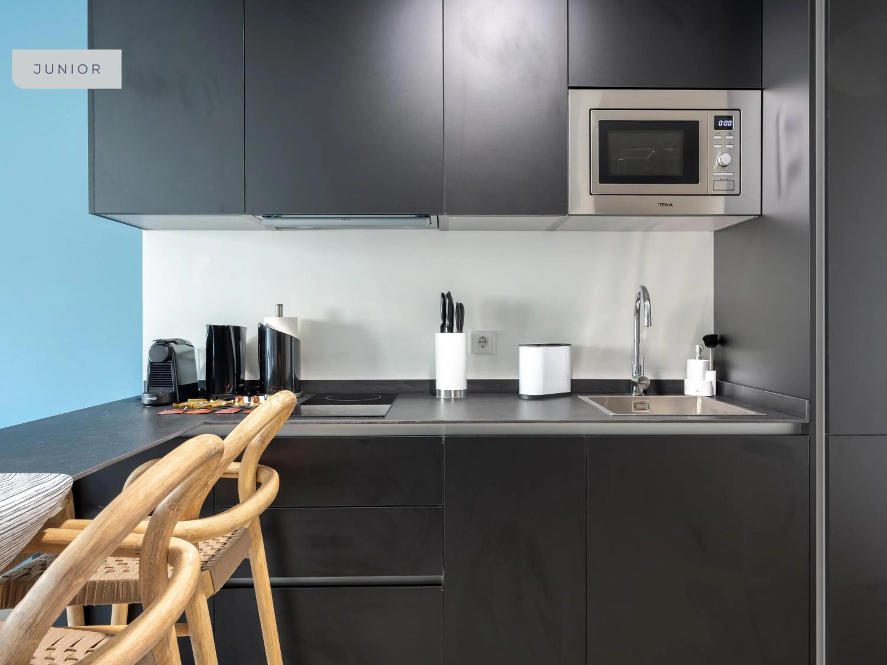 Kitchen or kitchenette in Limehome Sevilla Calle Torcuato Luca de Tena - Digital Access