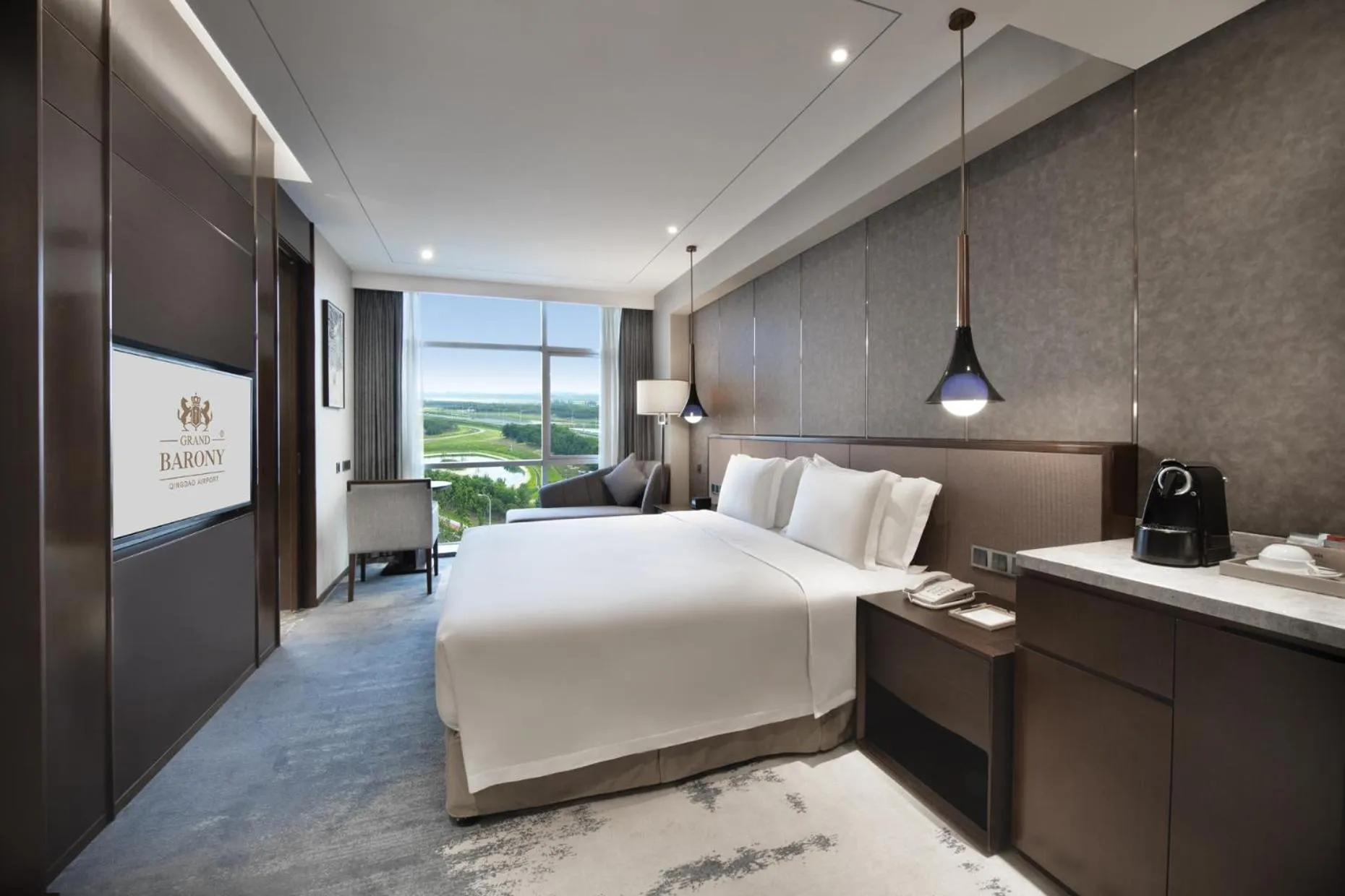 Photo of the whole room, Bed in Grand Barony Qingdao Airport Hotel