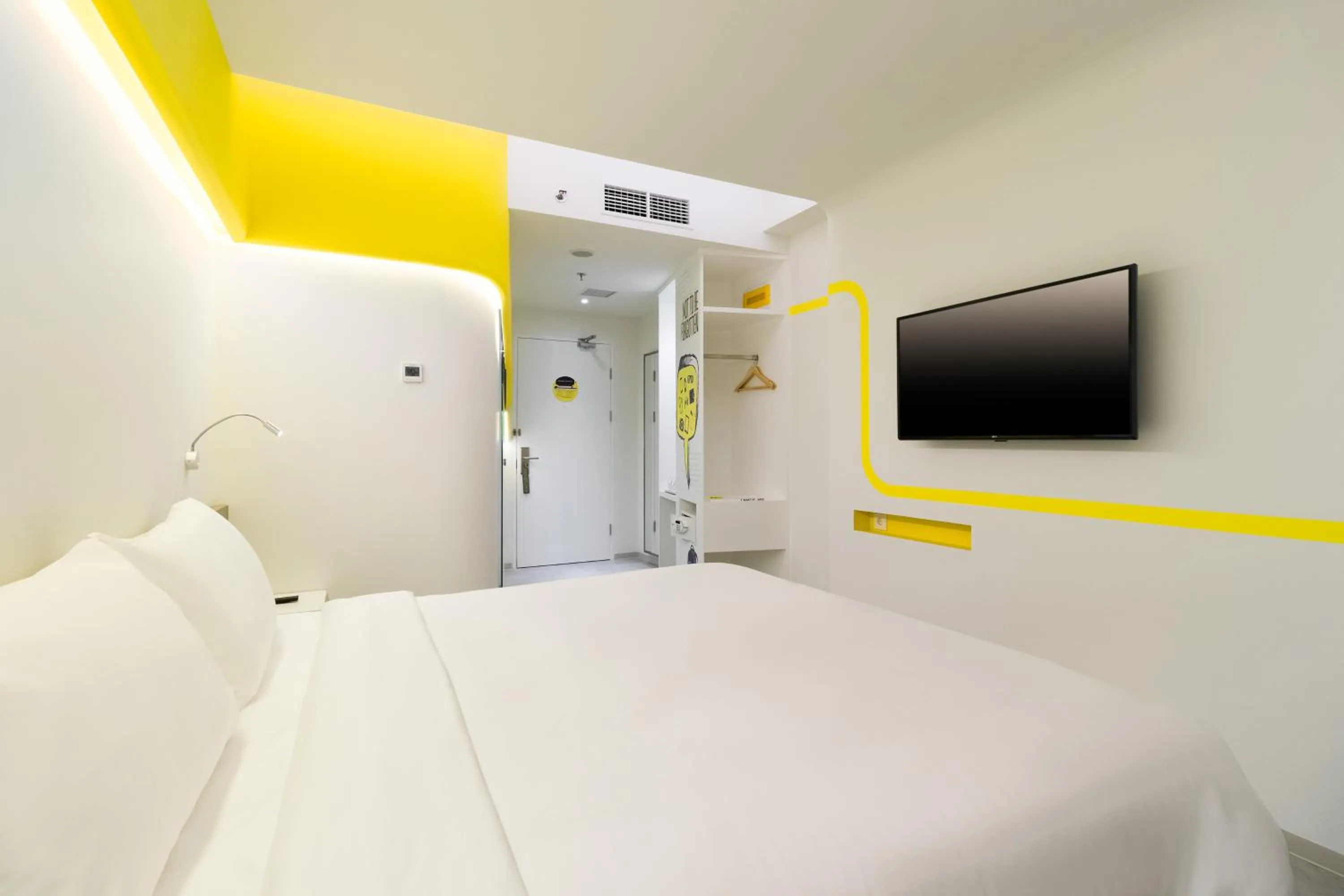 Bed in YELLO Hotel Kuta Beachwalk Bali