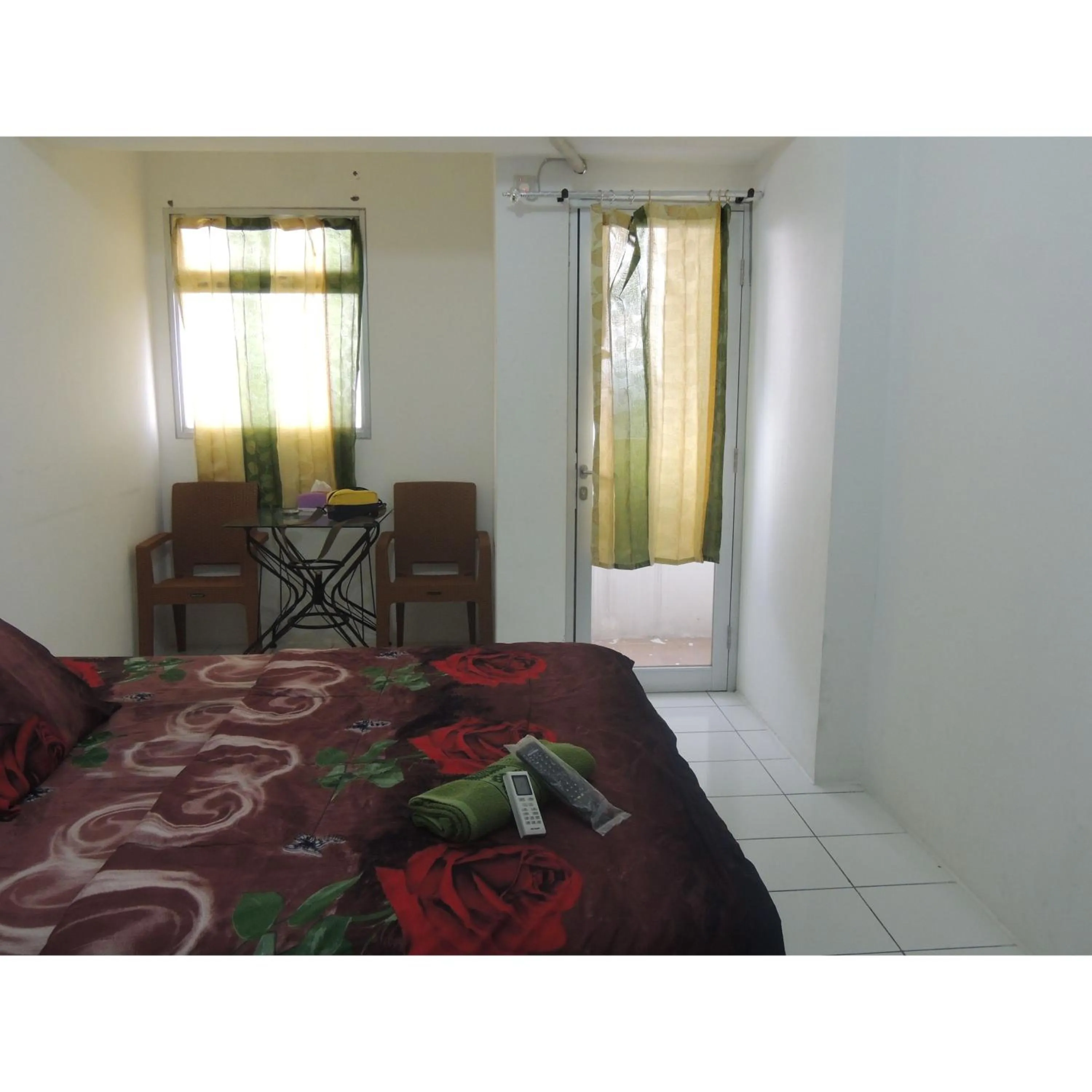 Bedroom, Bed in Reva Room on Gunung Putri Square Apartment