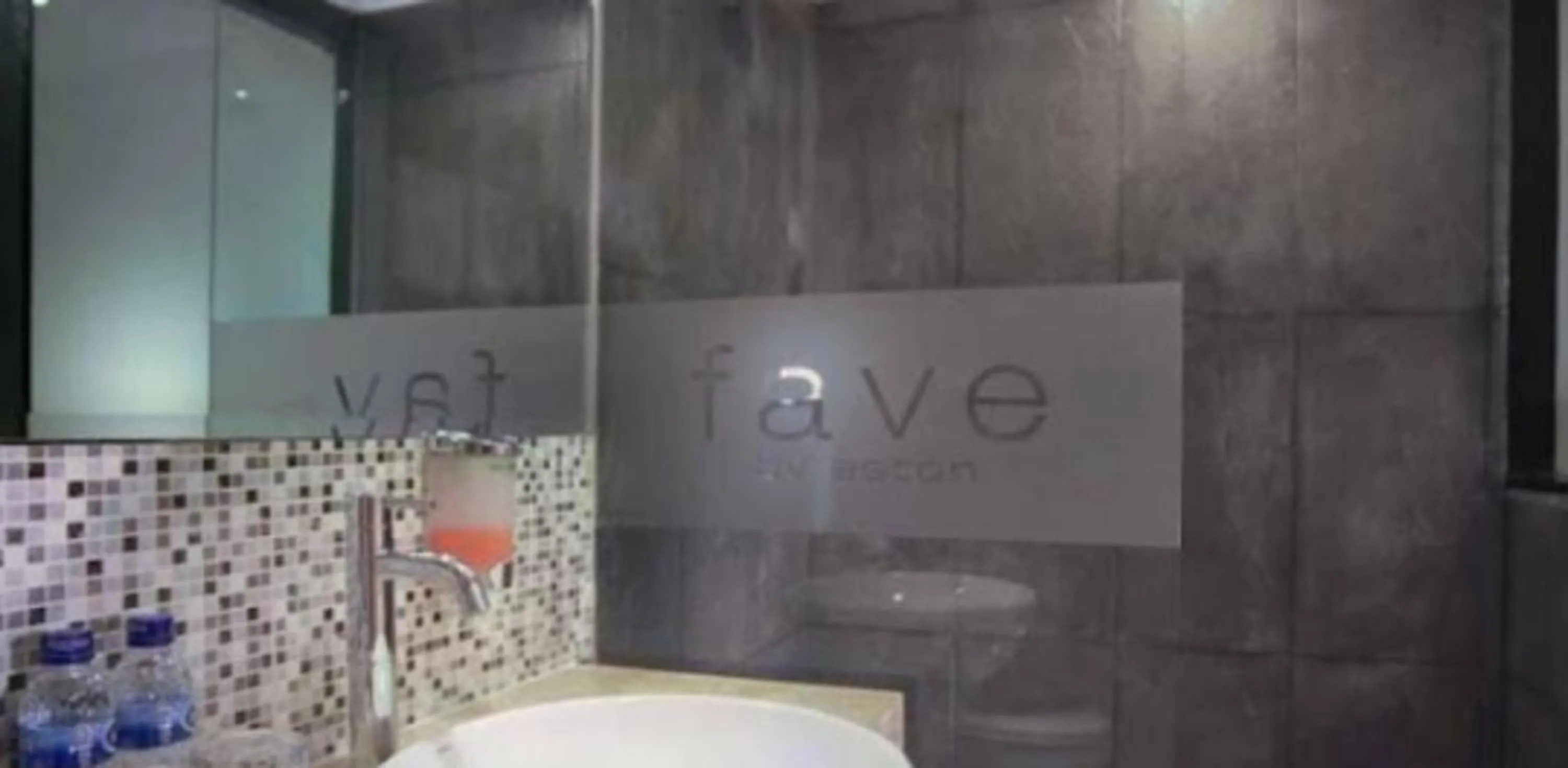 Bathroom in favehotel PGC Cililitan