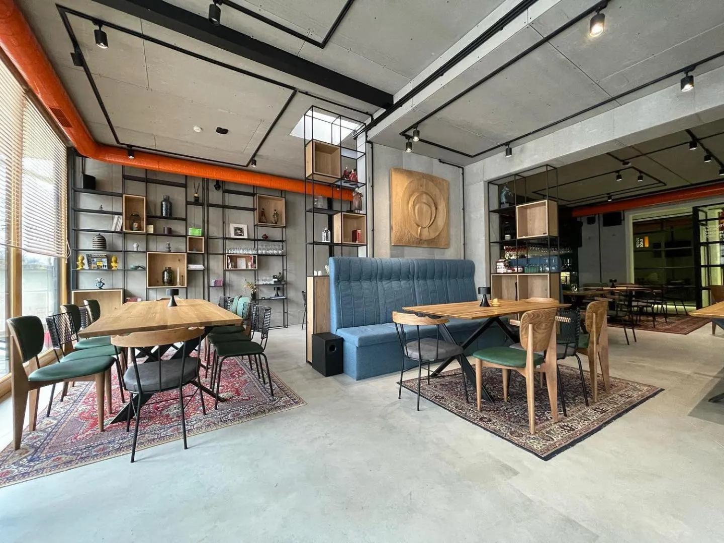 Restaurant/places to eat in Hotel COTA1110