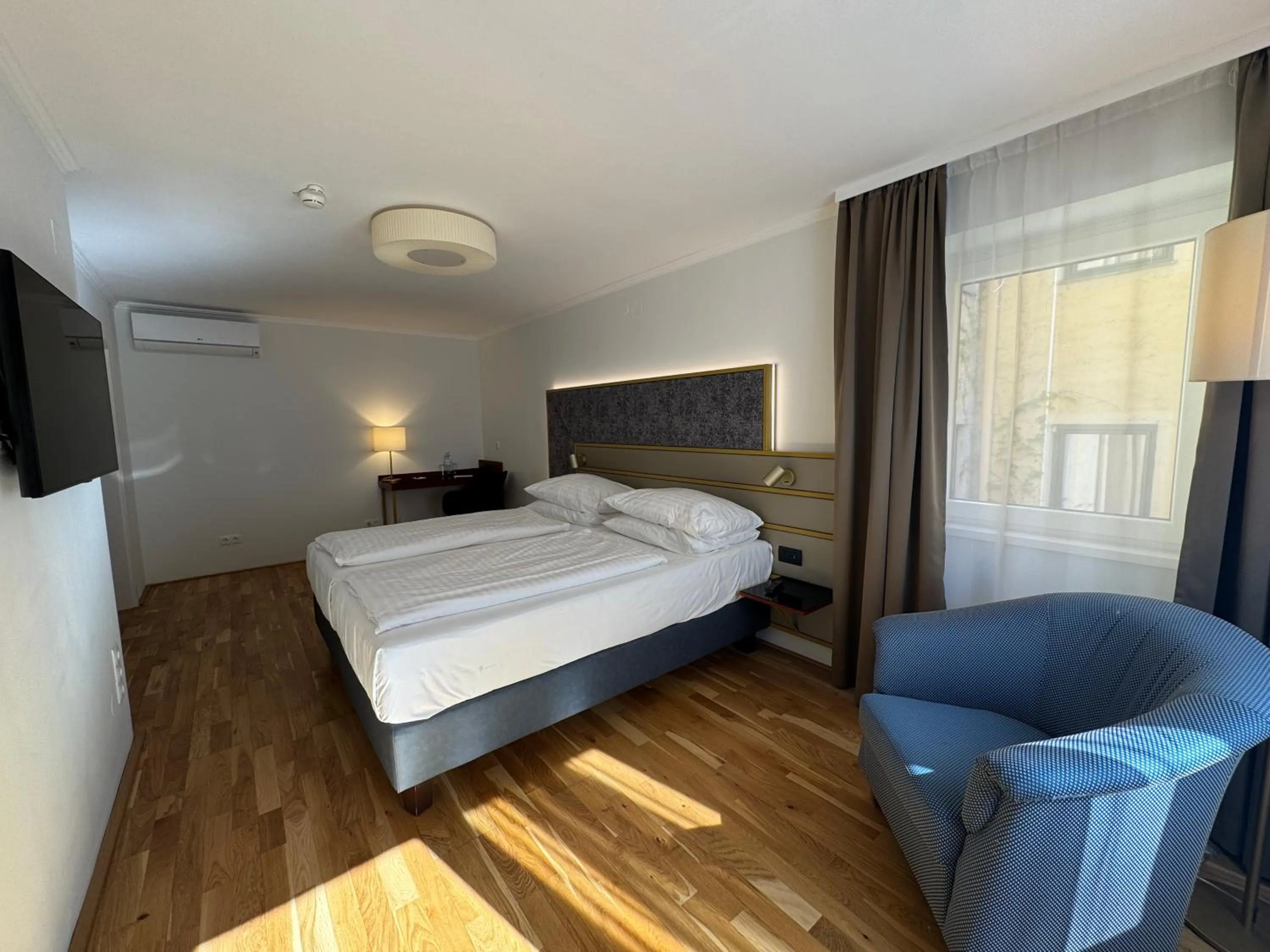 Bedroom, Bed in Hotel Secession an der Oper