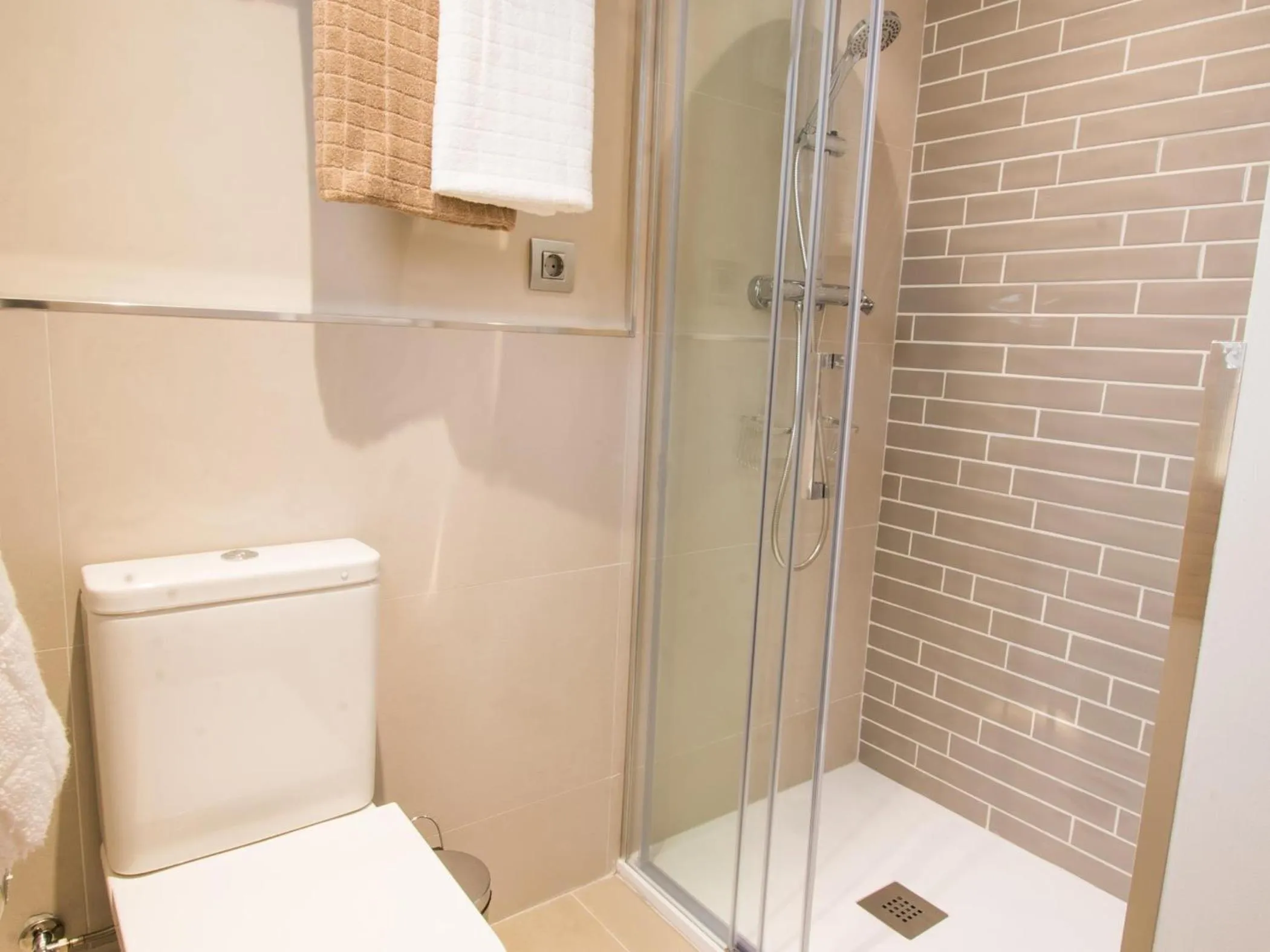 Sitges Spaces Seaside Beach Flat- 4 Bedroom, 2 Bathroom, Terrace, Near Beach