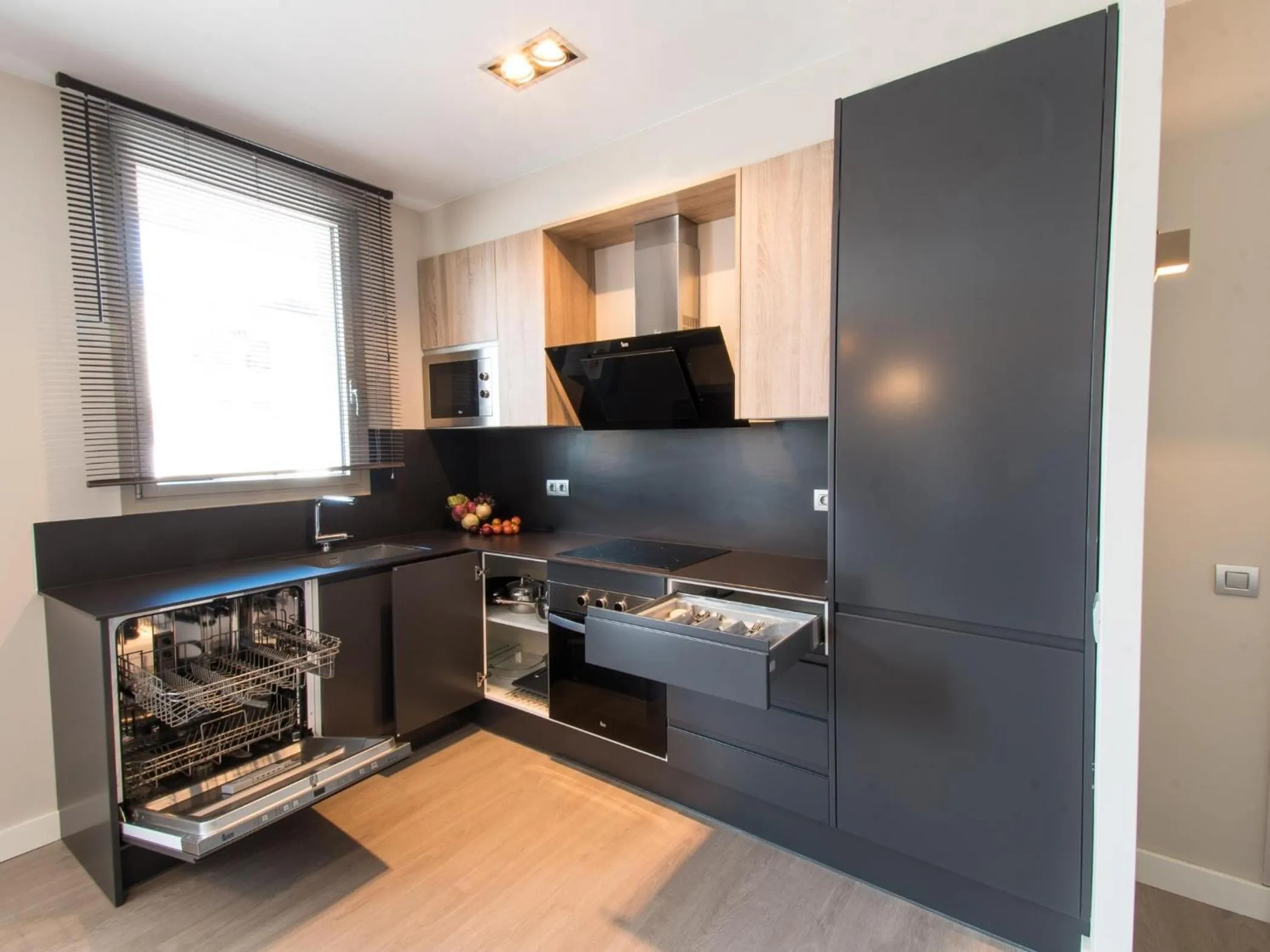 Sitges Spaces Seaside Beach Flat- 4 Bedroom, 2 Bathroom, Terrace, Near Beach