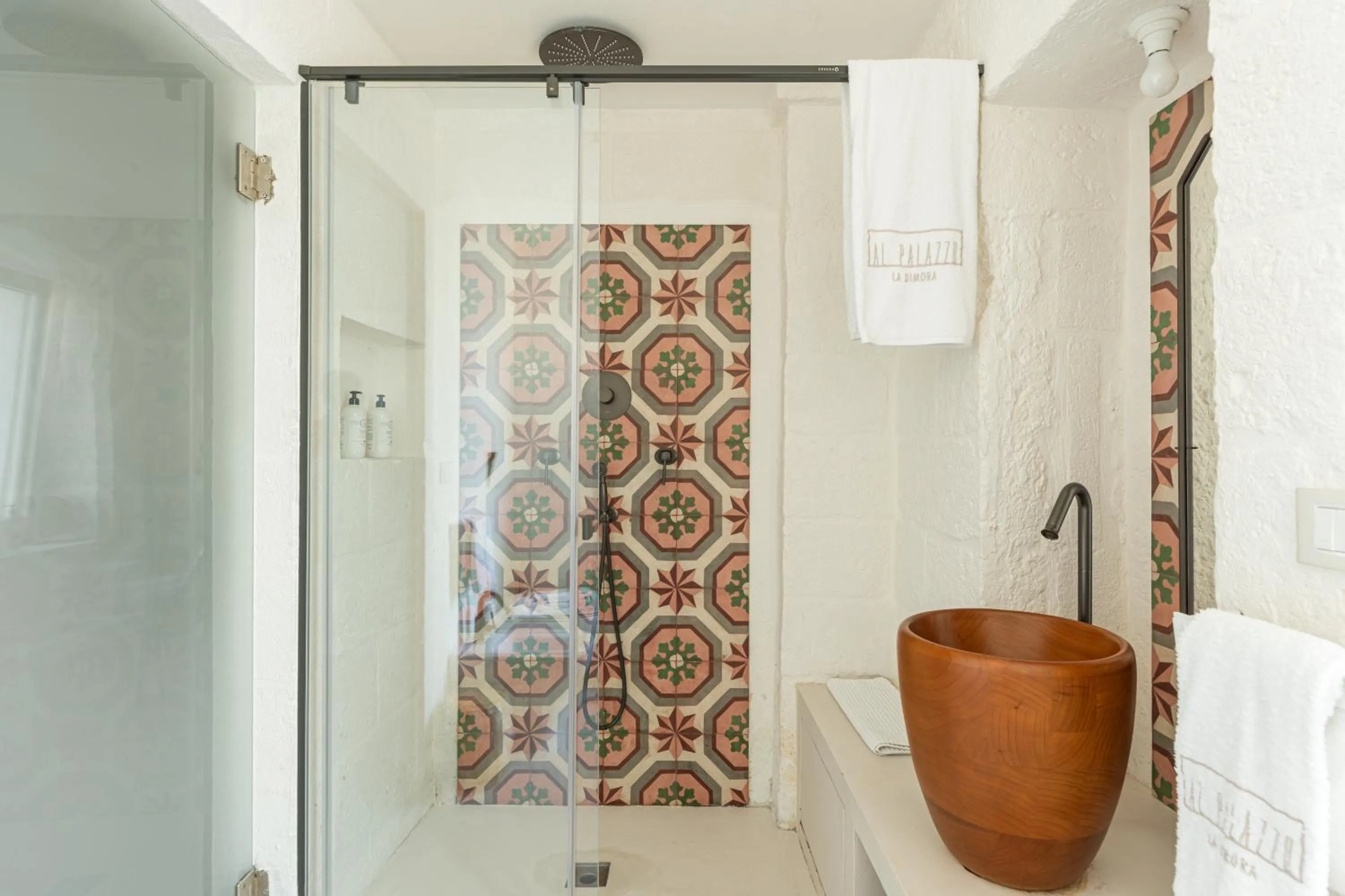 Shower in AL PALAZZO La Dimora by Apulia Hospitality