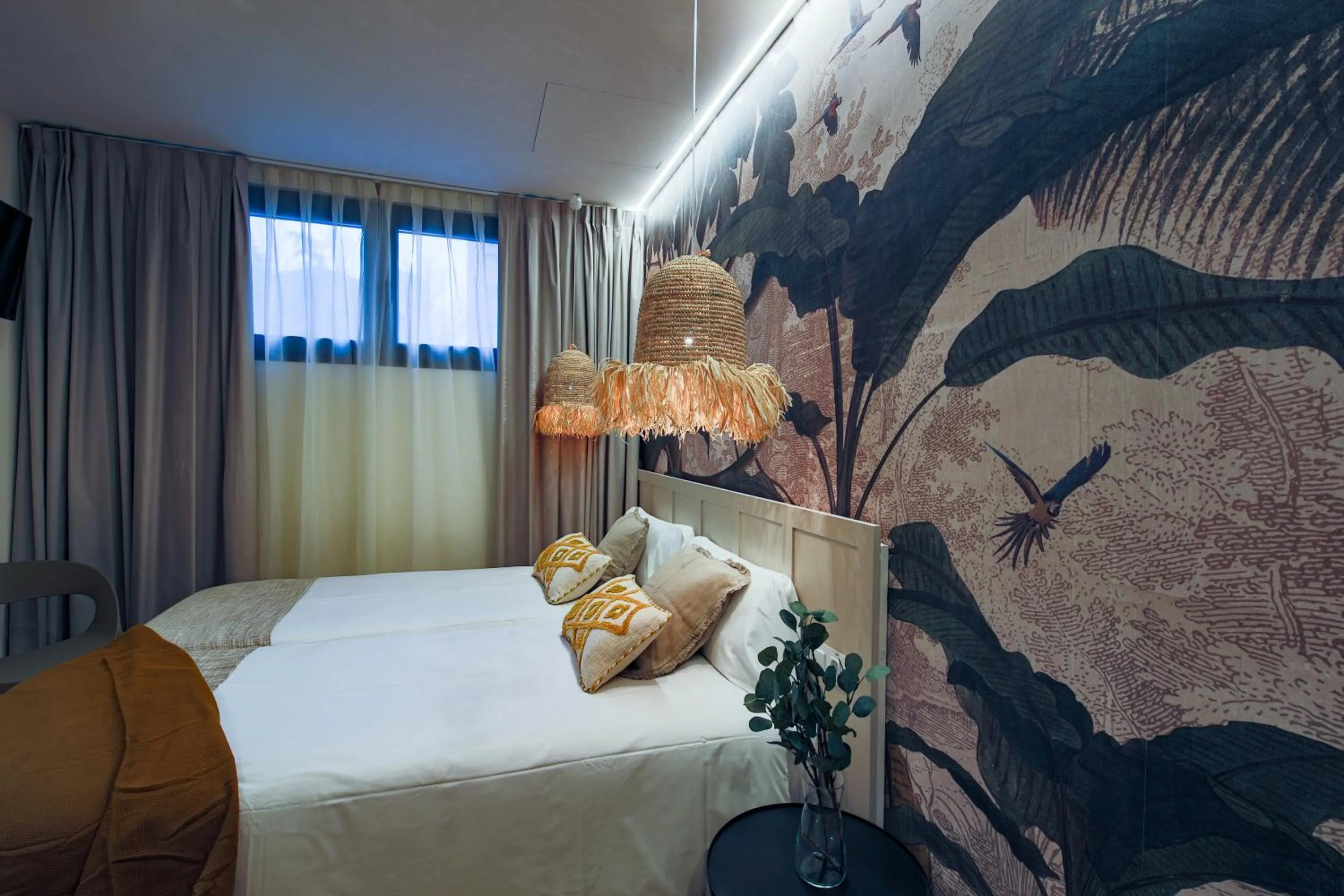 Photo of the whole room, Bed in Home42