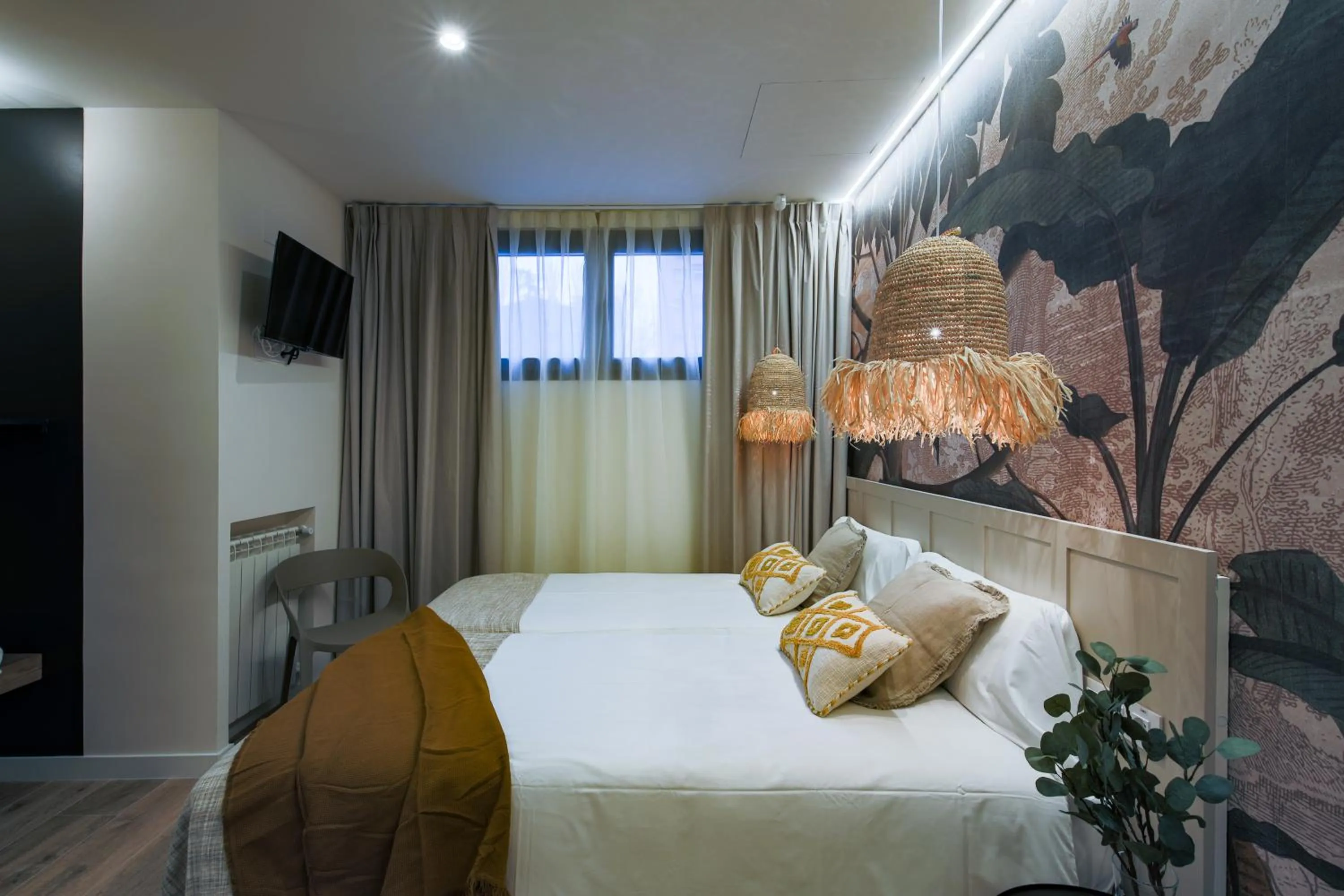 Photo of the whole room, Bed in Home42